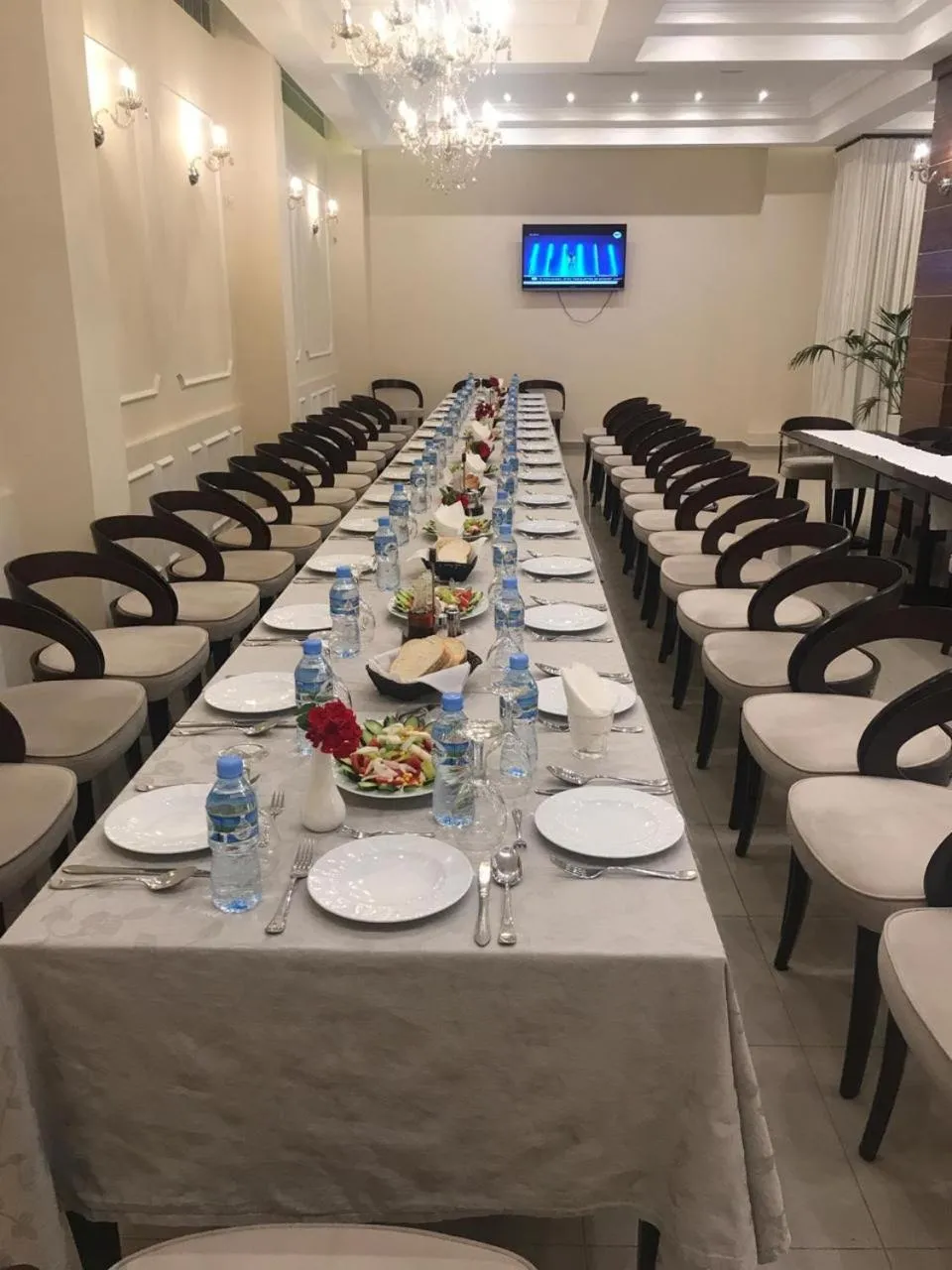 Restaurant/places to eat in KEIT Hotel