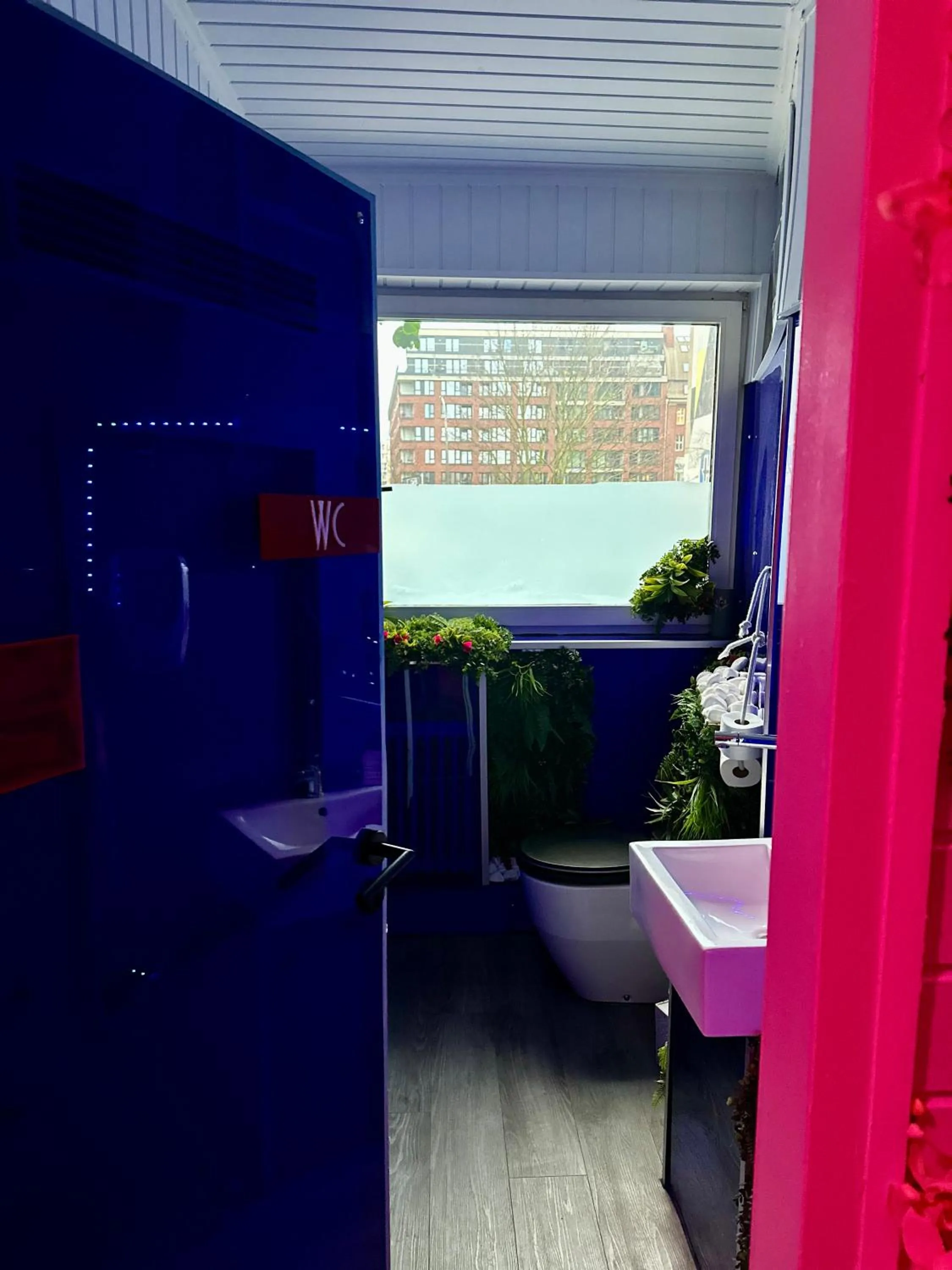 Bathroom in CitySurfer44