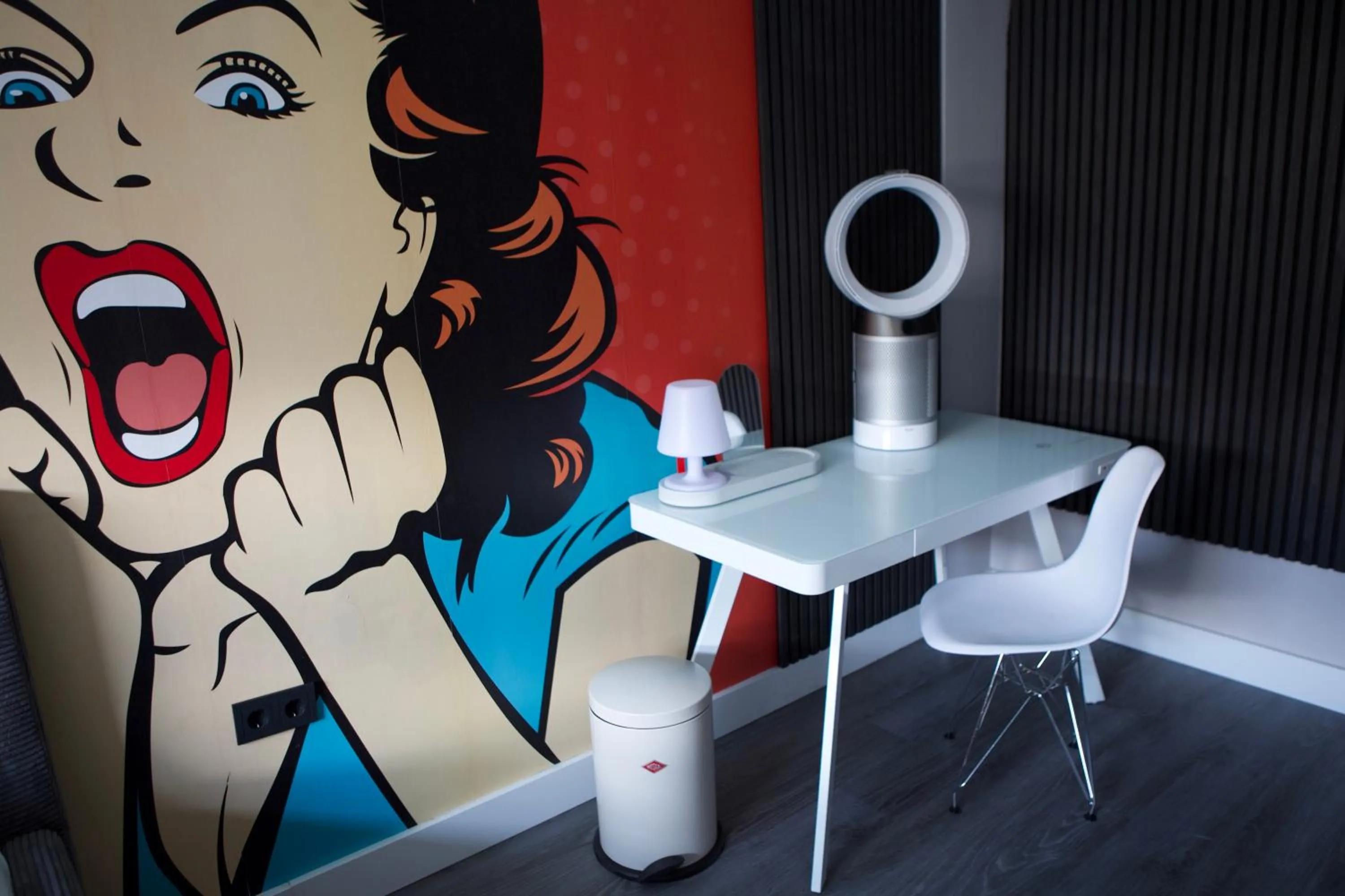 Seating area in CitySurfer44