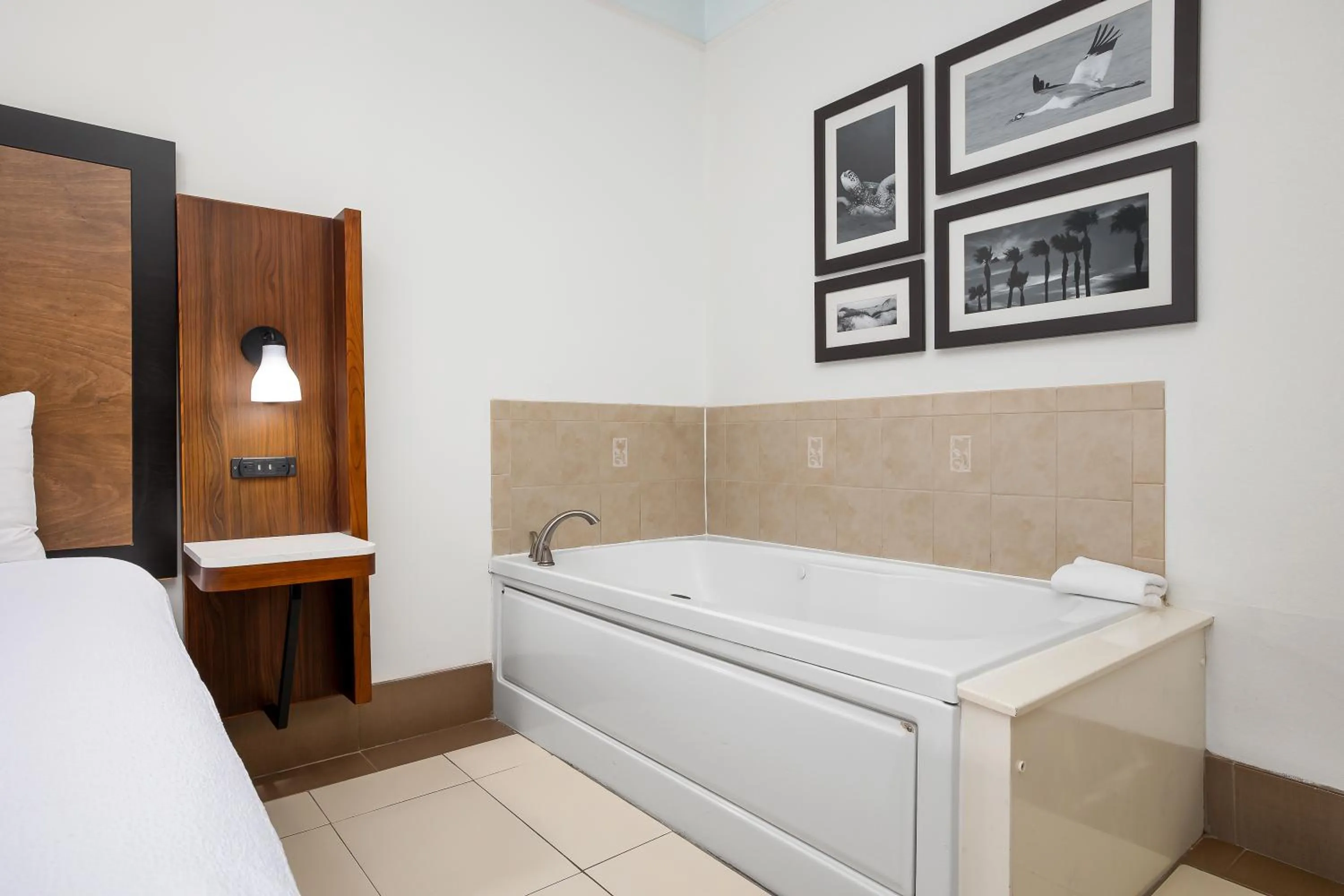 Bath, Bed in Sand Rose Beach Resort