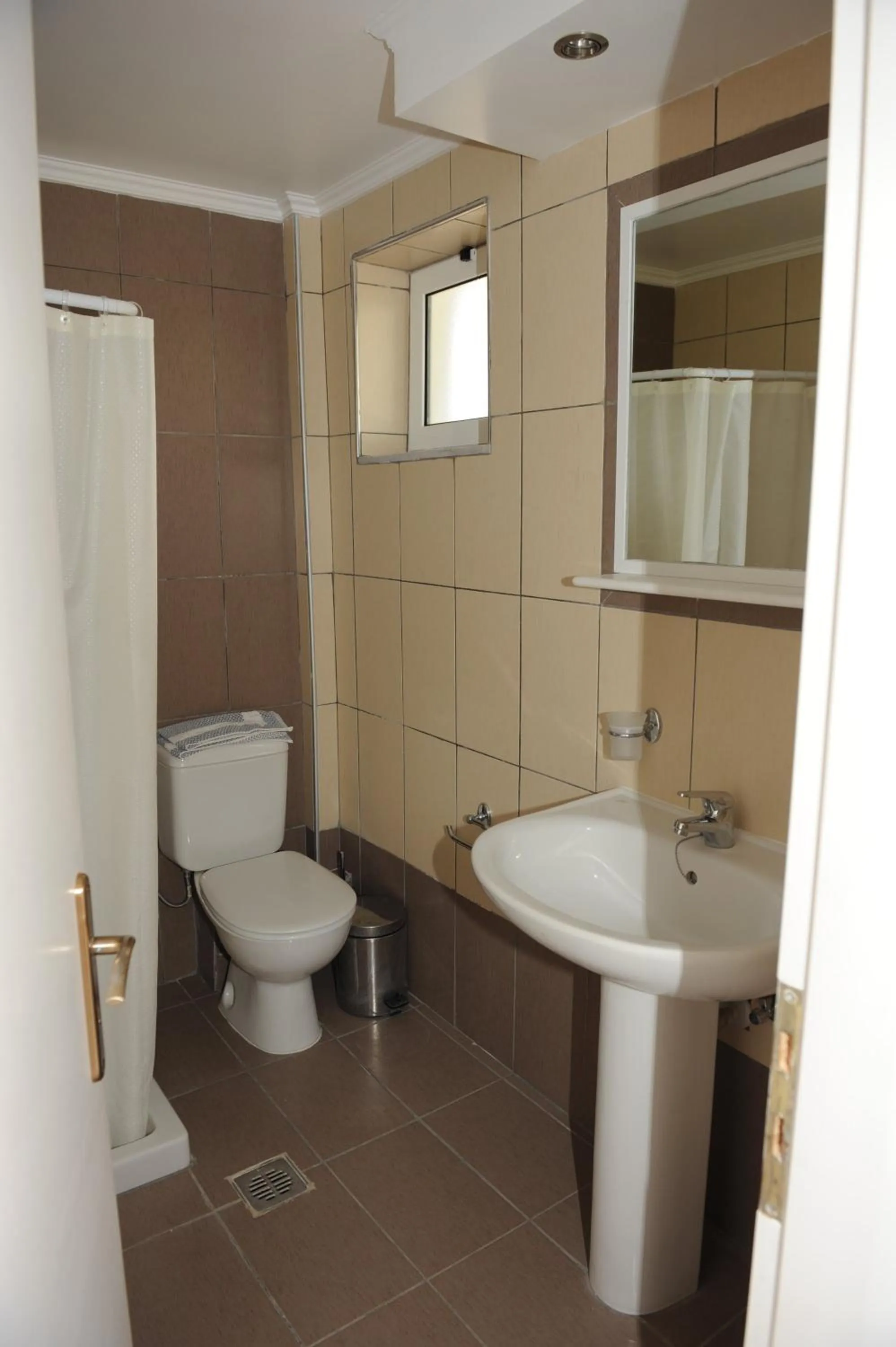 Shower in Jenny Hotel