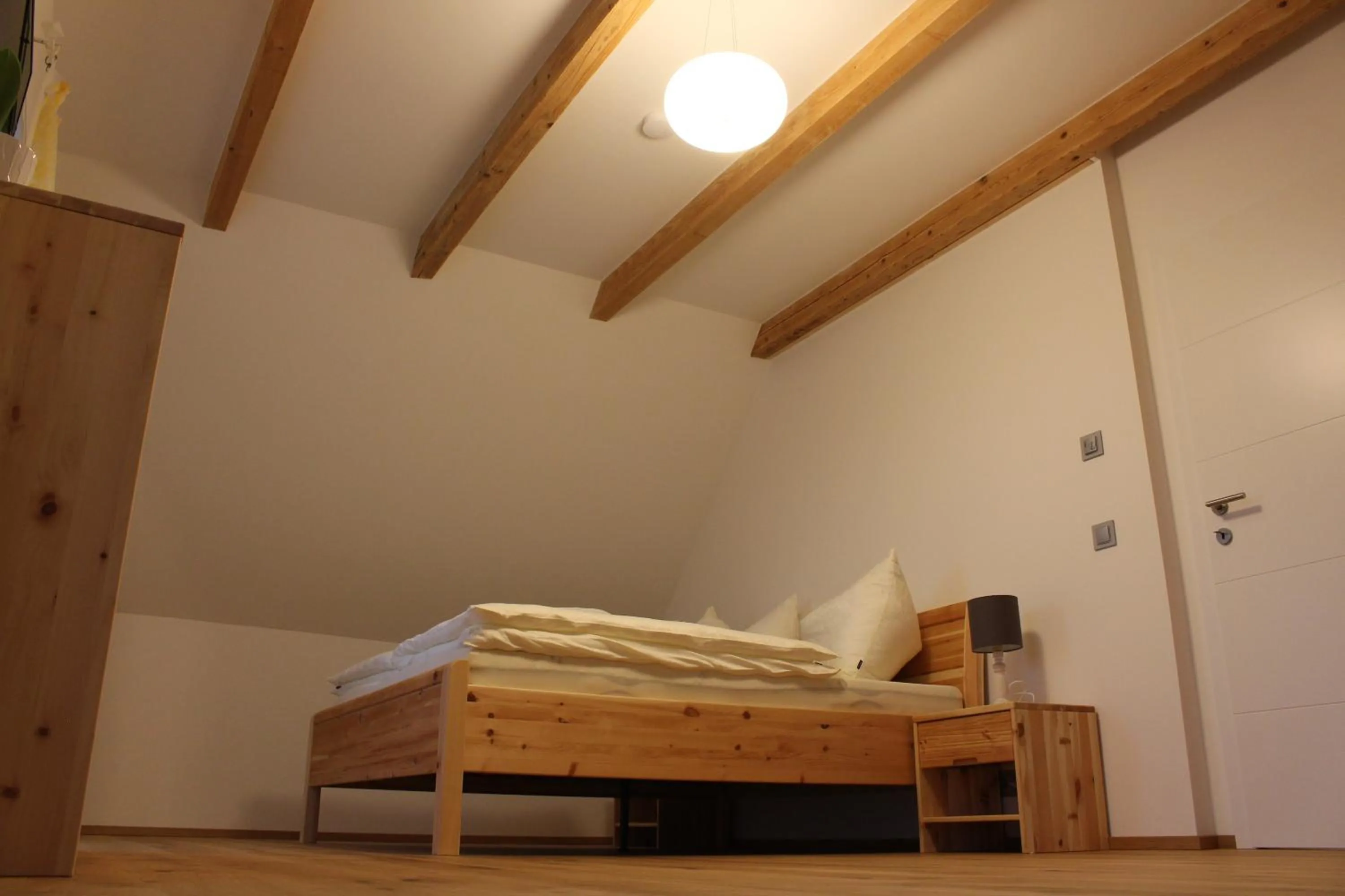 Bedroom, Bed in Weingartenhaus