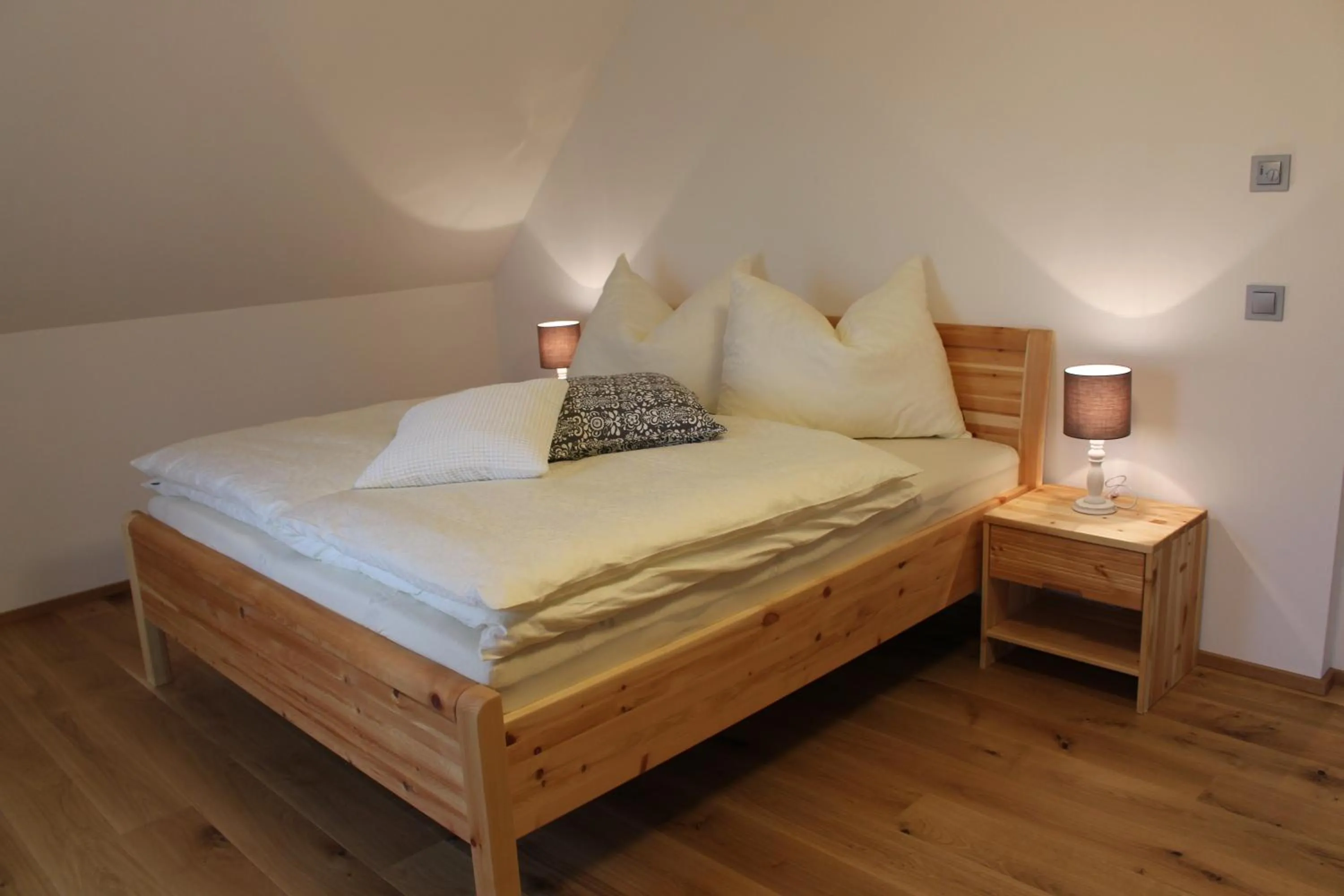 Bedroom, Bed in Weingartenhaus