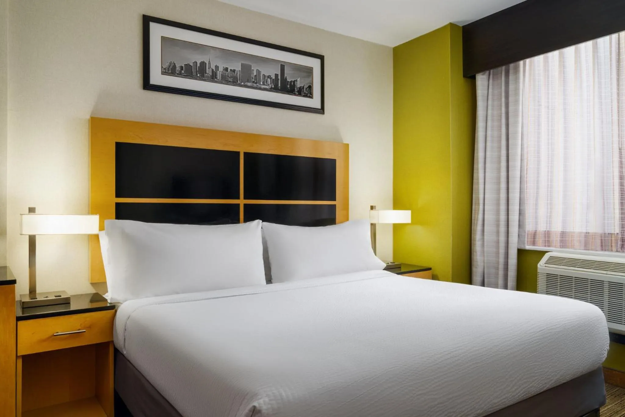 Photo of the whole room, Bed in Holiday Inn Express - Wall Street by IHG