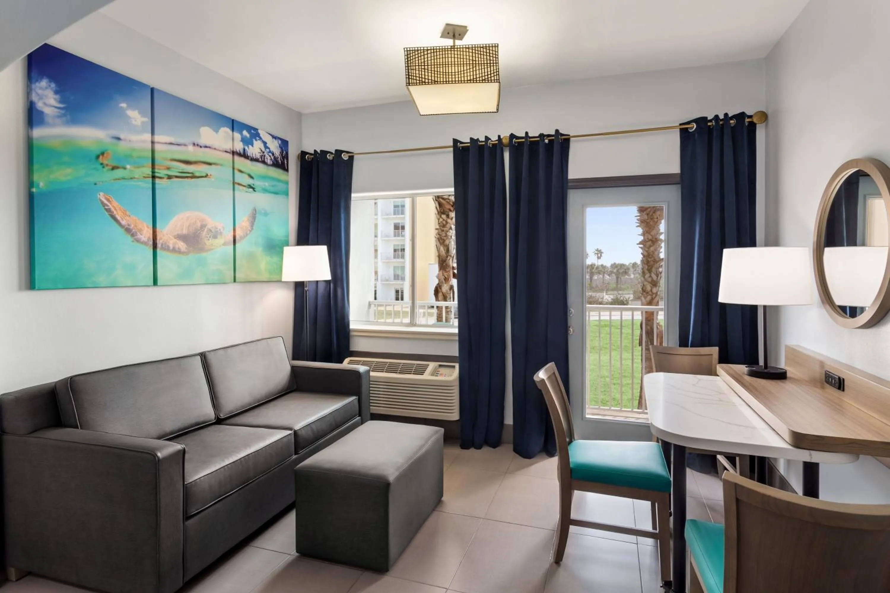 TV and multimedia in La Copa Inn Beach Hotel