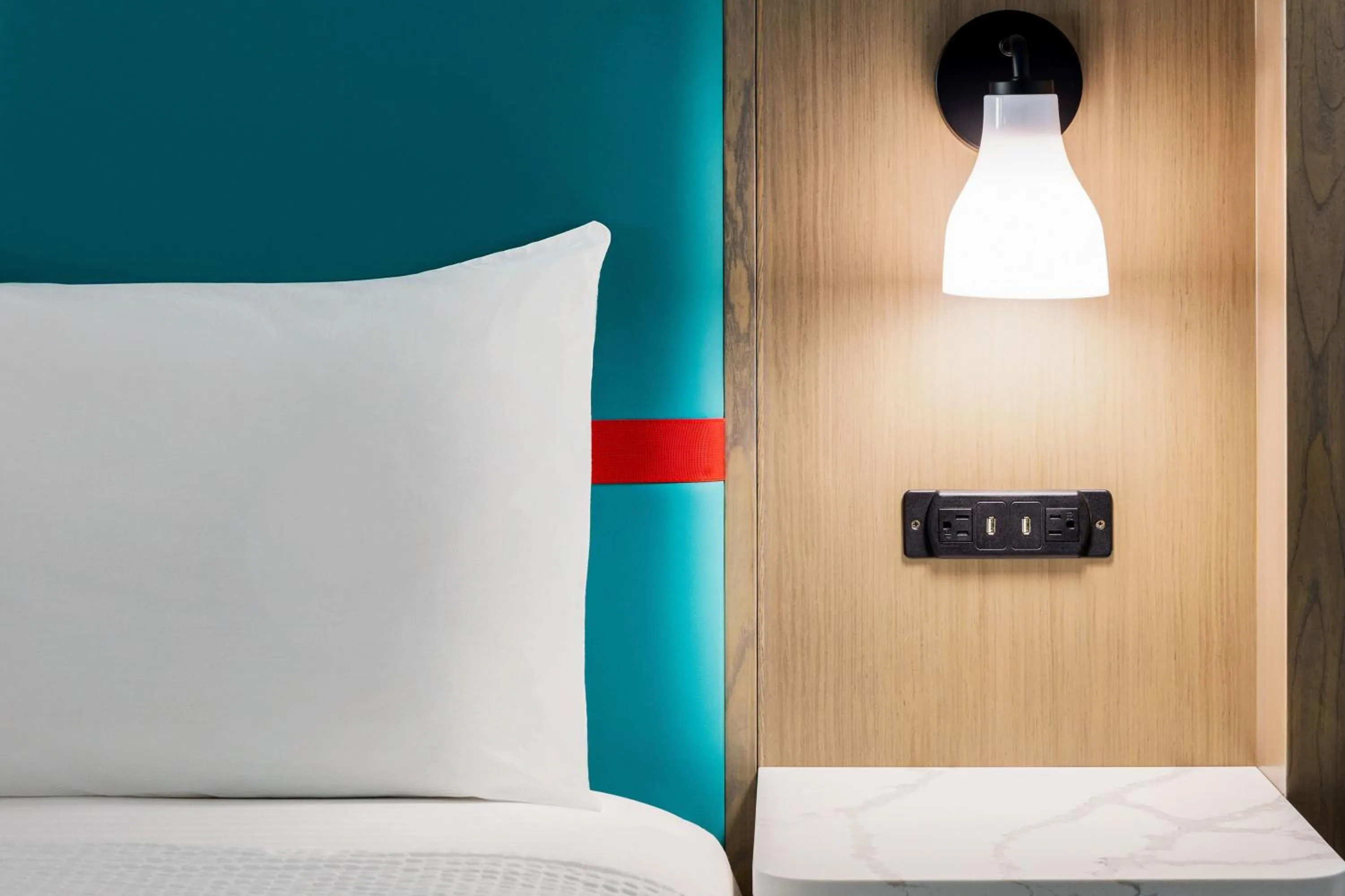 Shopping Area, Bed in La Copa Inn Beach Hotel