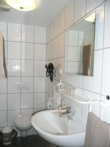 Bathroom in Gelber Löwe B&B Nichtraucherhotel