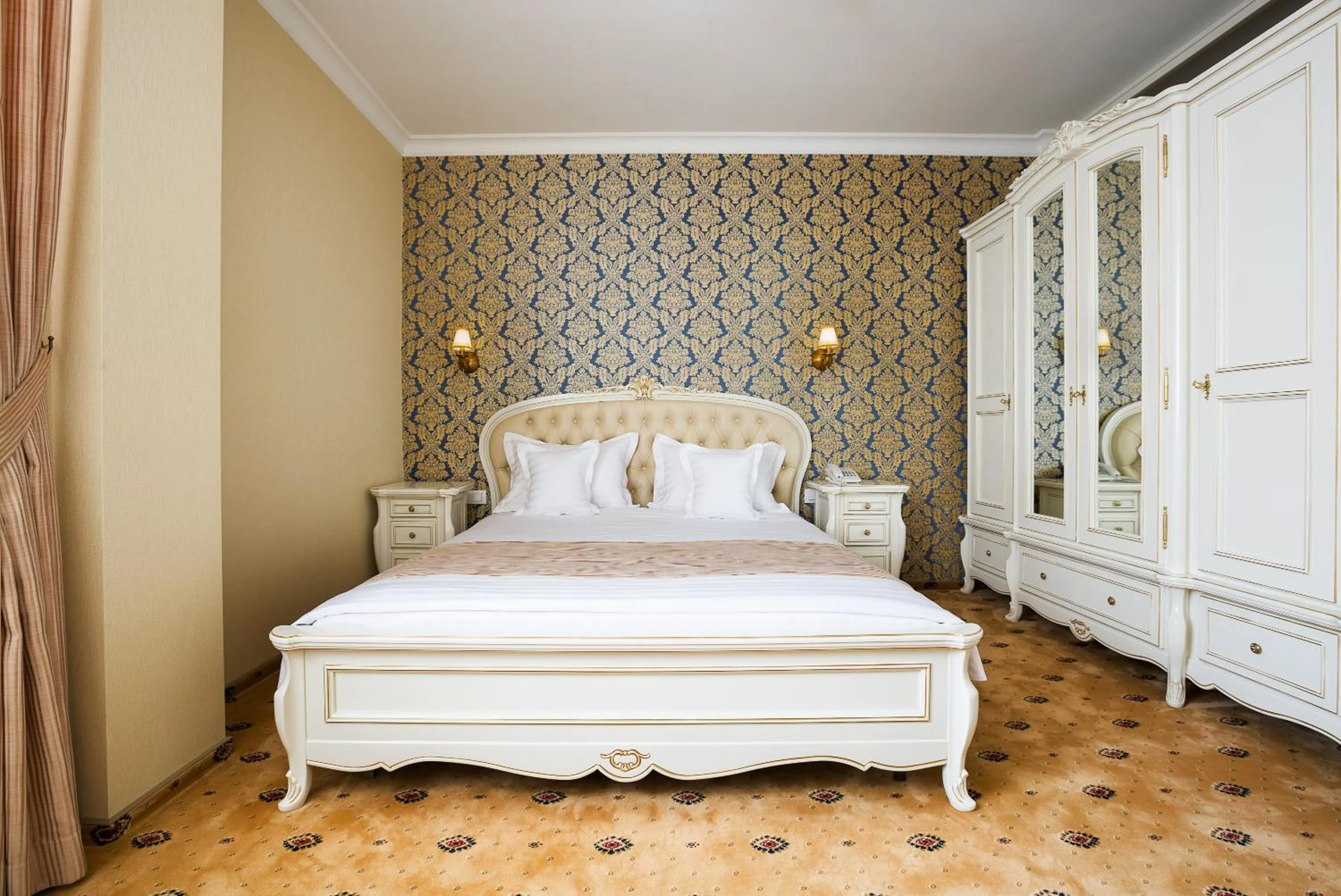 Seating area, Bed in Hotel Saint Germain