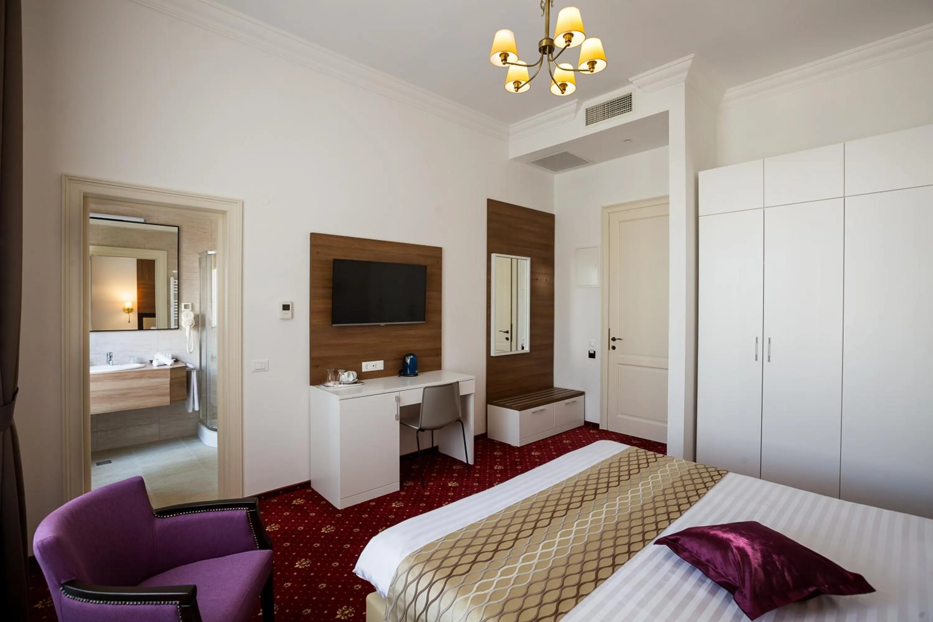 Photo of the whole room, Bed in Hotel Saint Germain