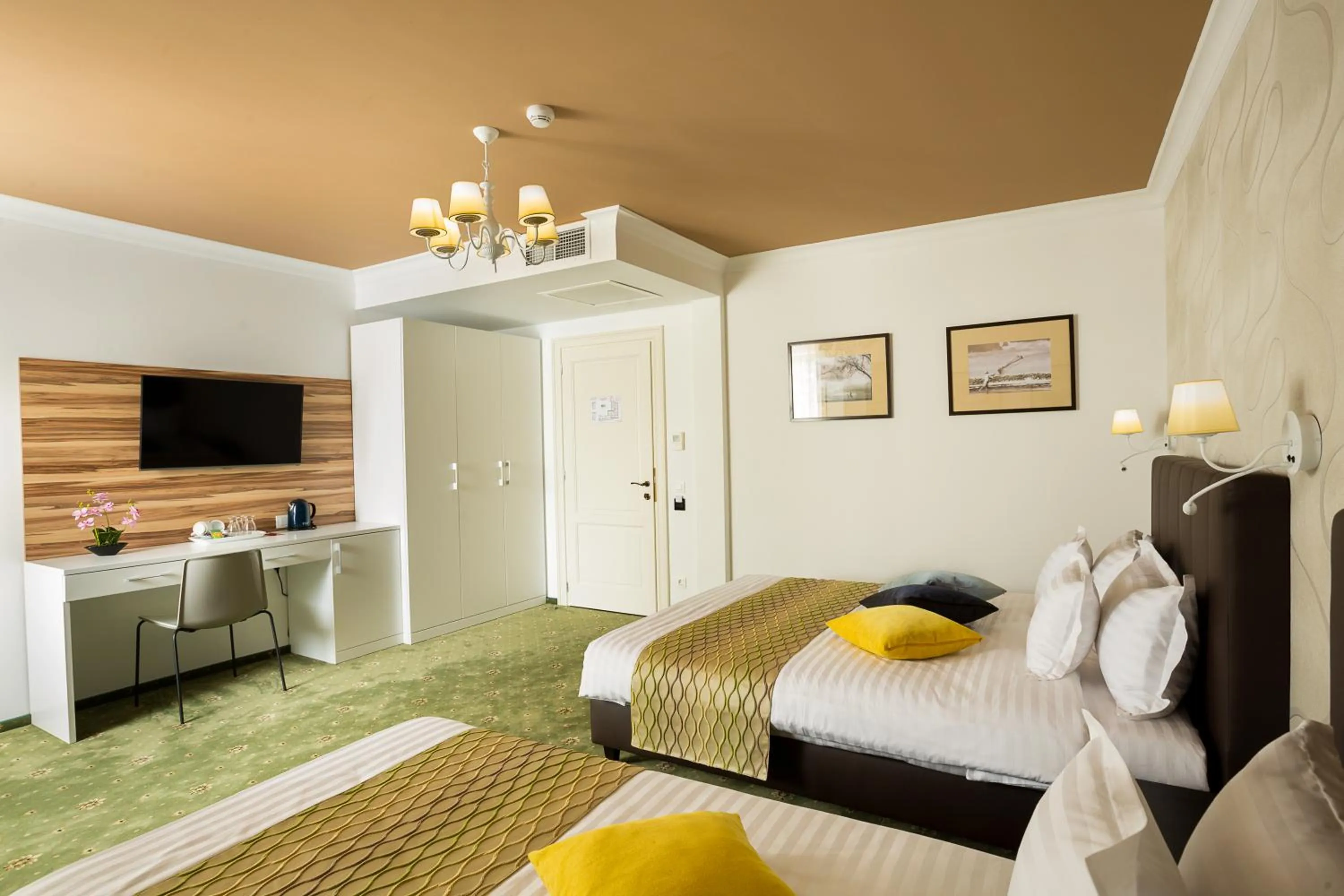 Photo of the whole room, Bed in Hotel Saint Germain