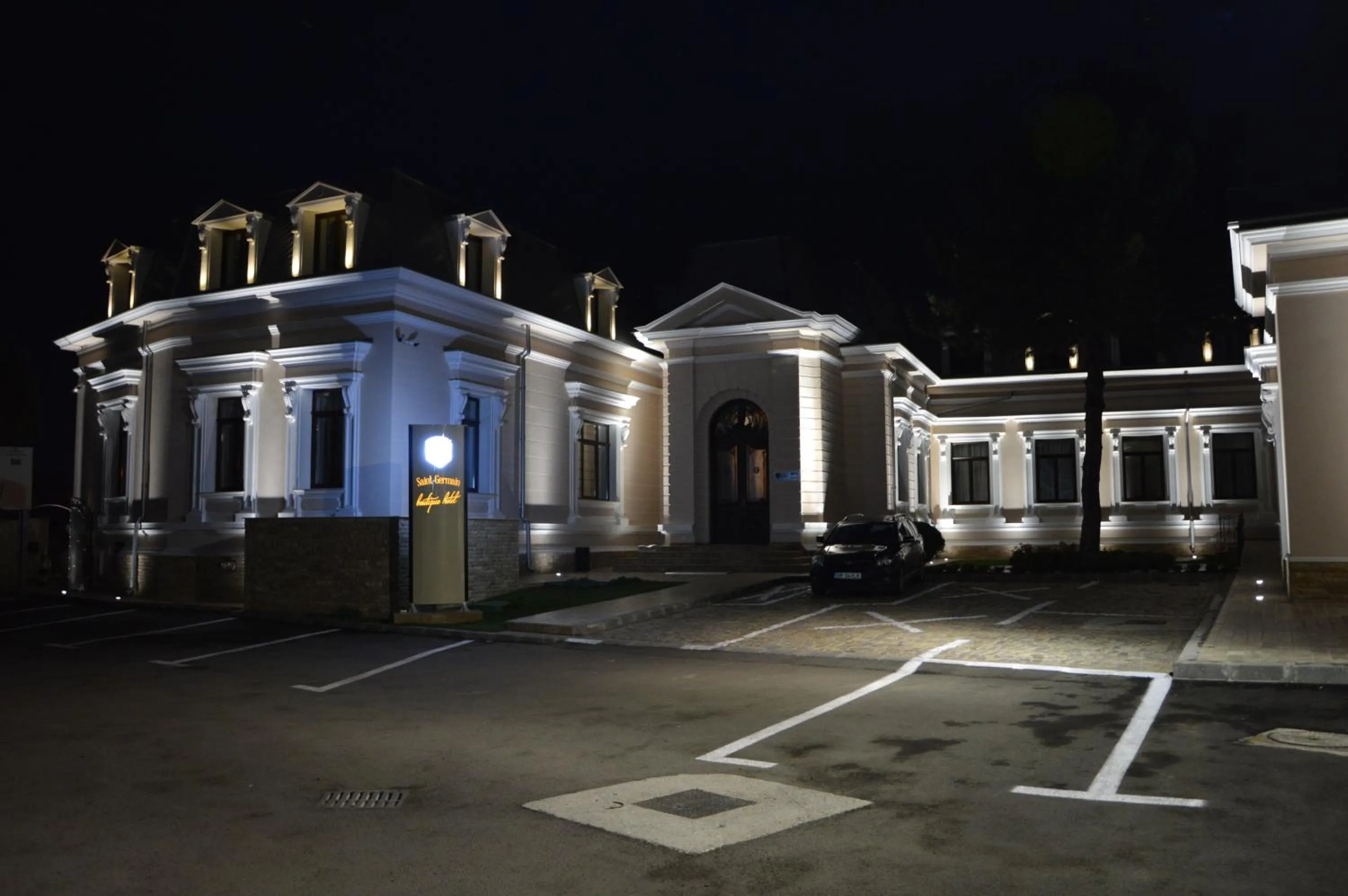 Night in Hotel Saint Germain