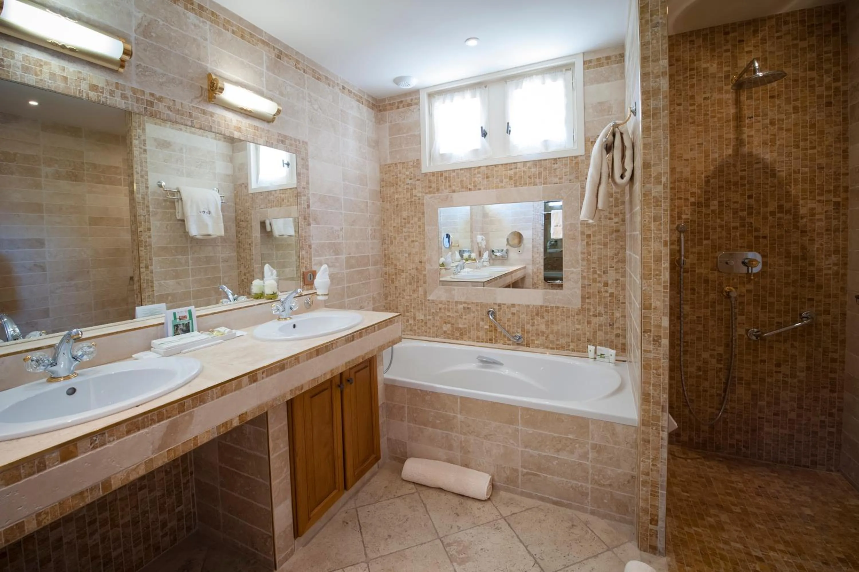 Bathroom in Hôtel Le Cep & Spa