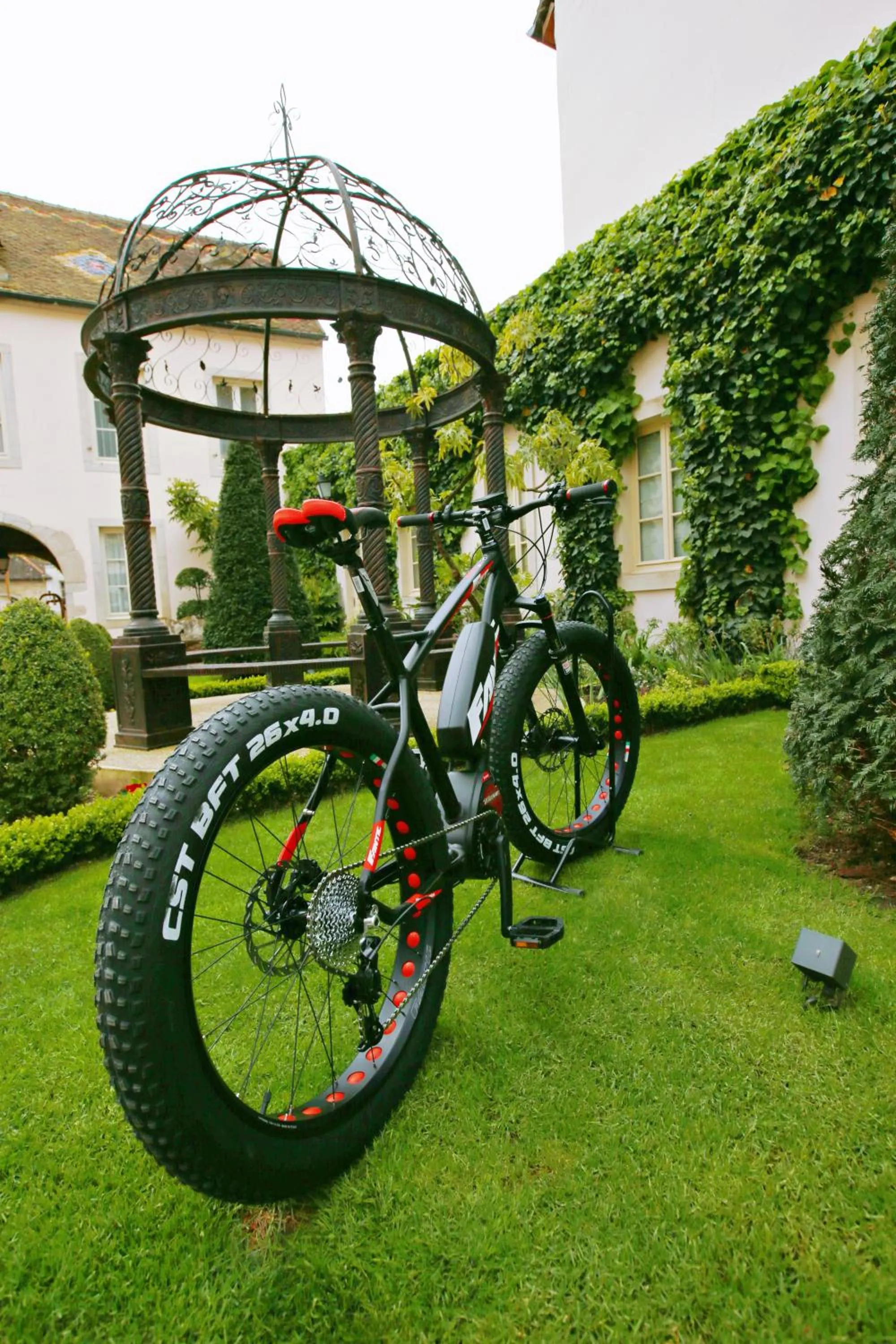 Cycling in Hôtel Le Cep & Spa