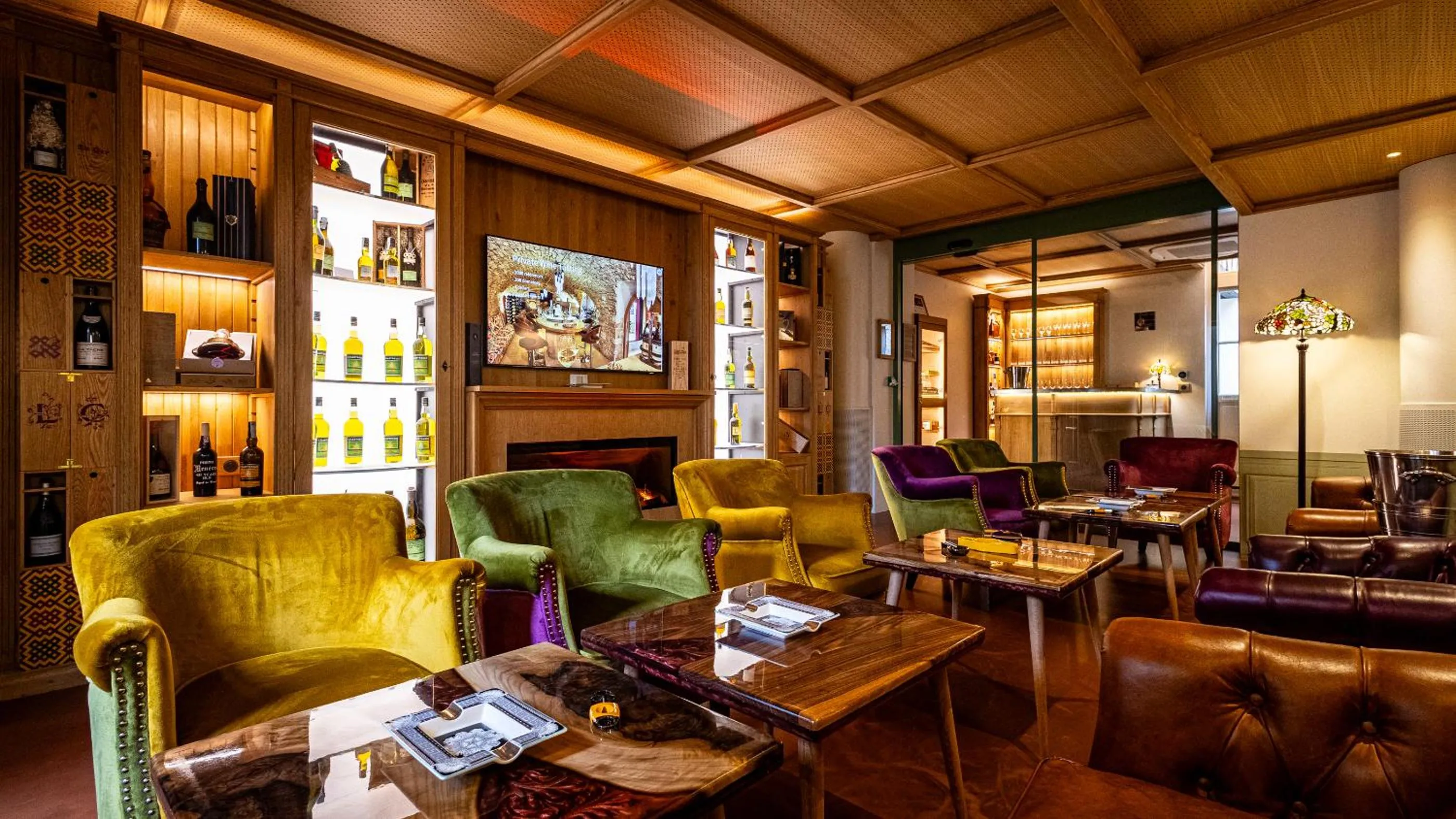 Lounge or bar in Hôtel Le Cep & Spa