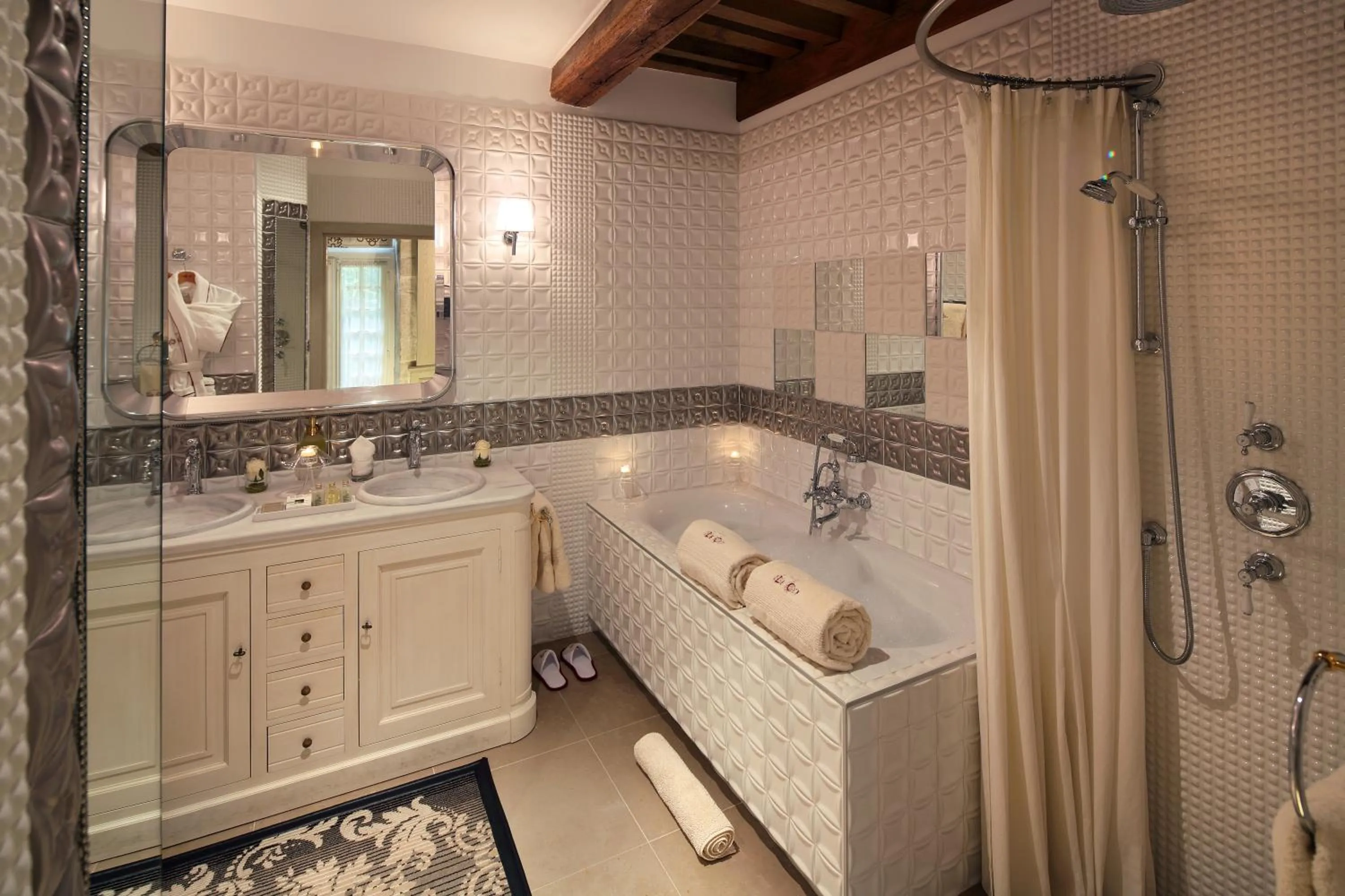 Bathroom in Hôtel Le Cep & Spa