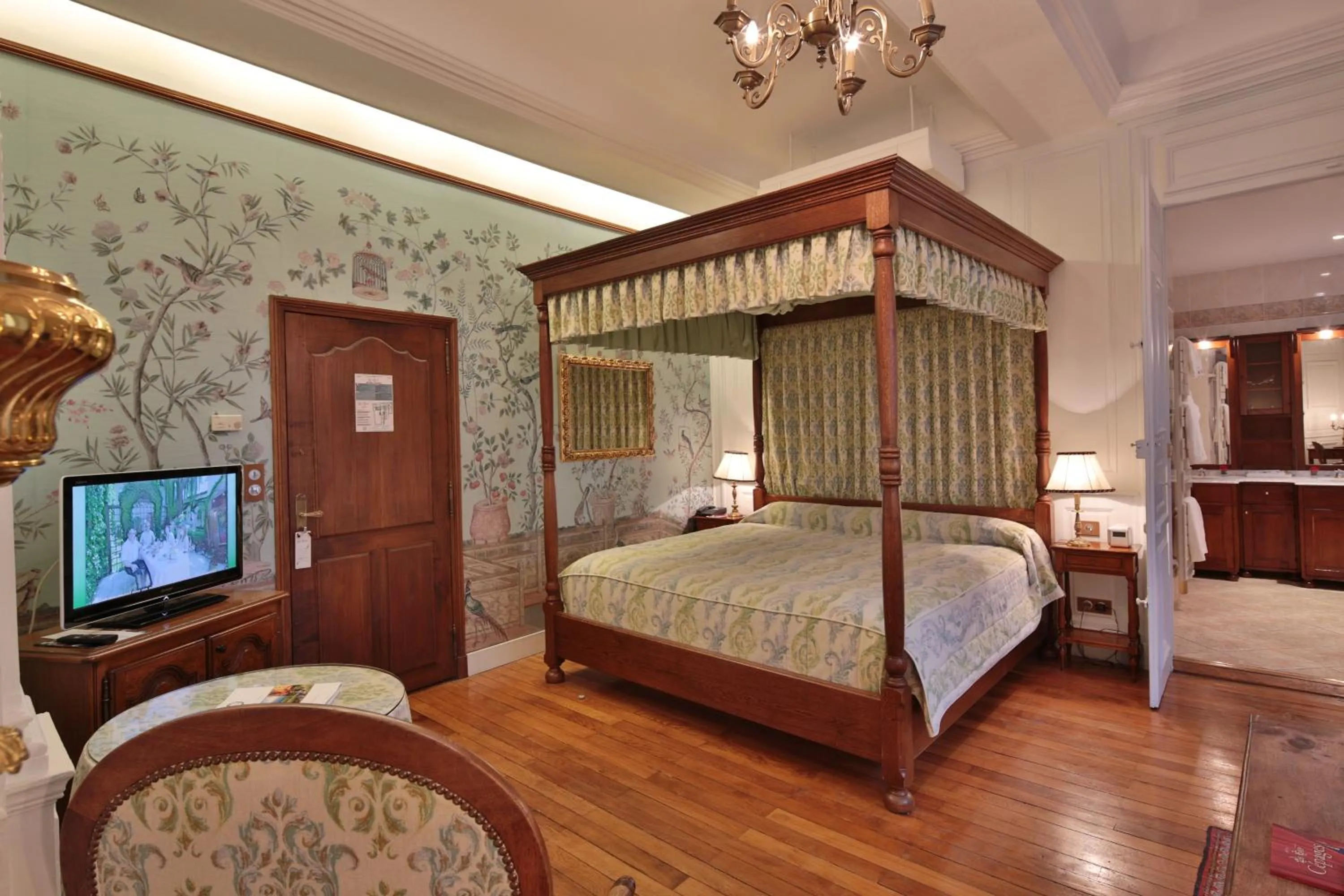 Bedroom, Bed in Hôtel Le Cep & Spa