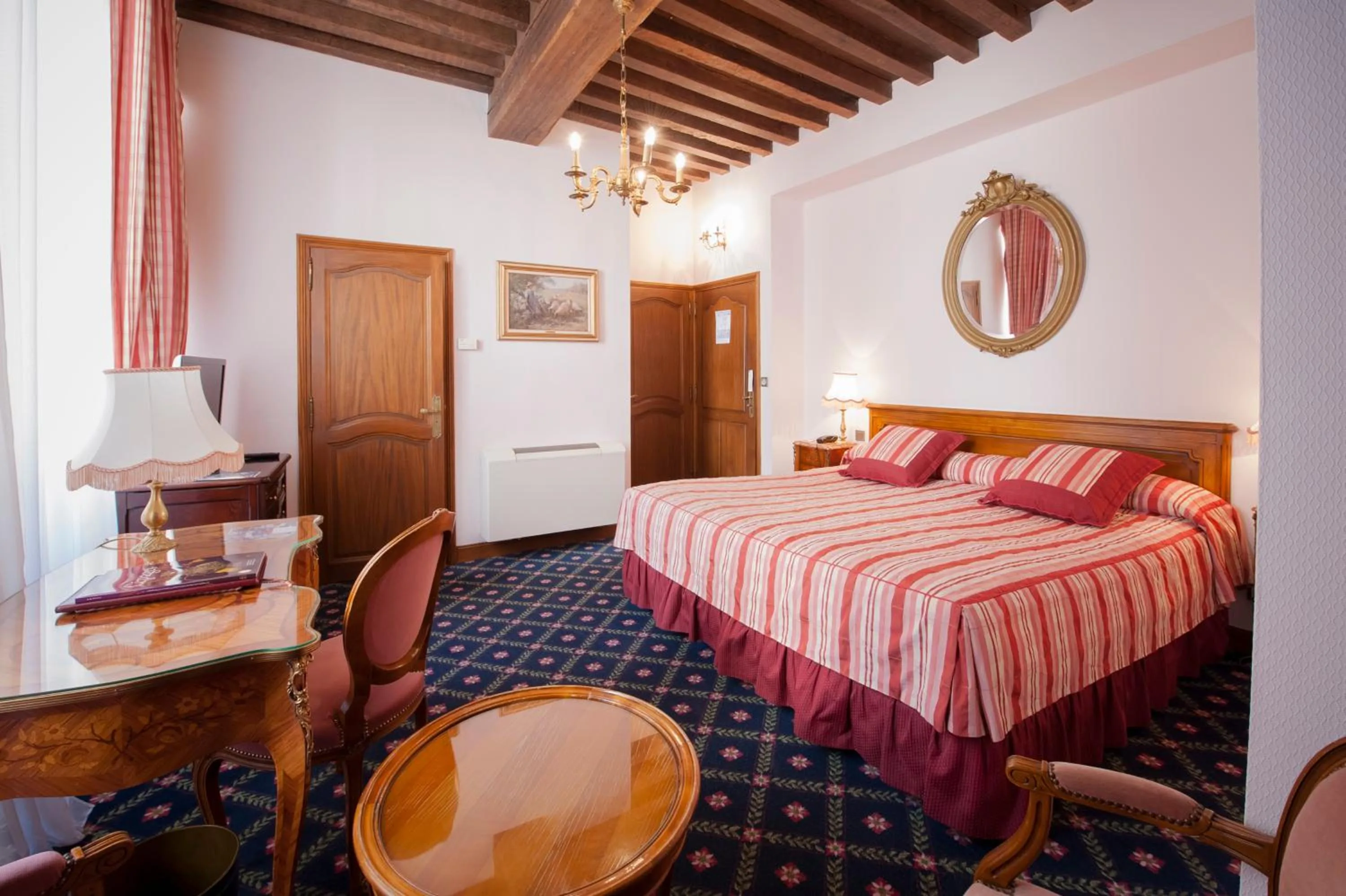 Bedroom, Bed in Hôtel Le Cep & Spa