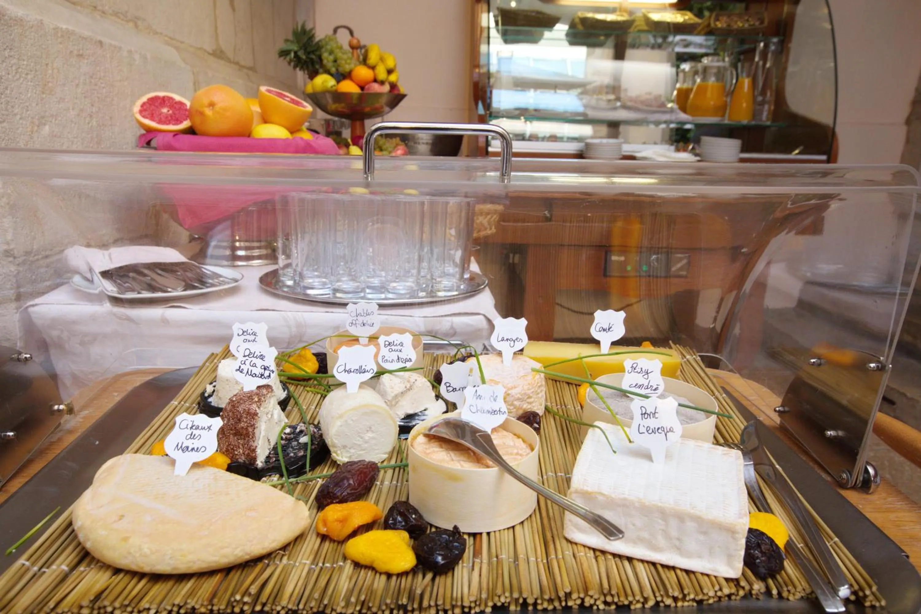 Buffet breakfast in Hôtel Le Cep & Spa