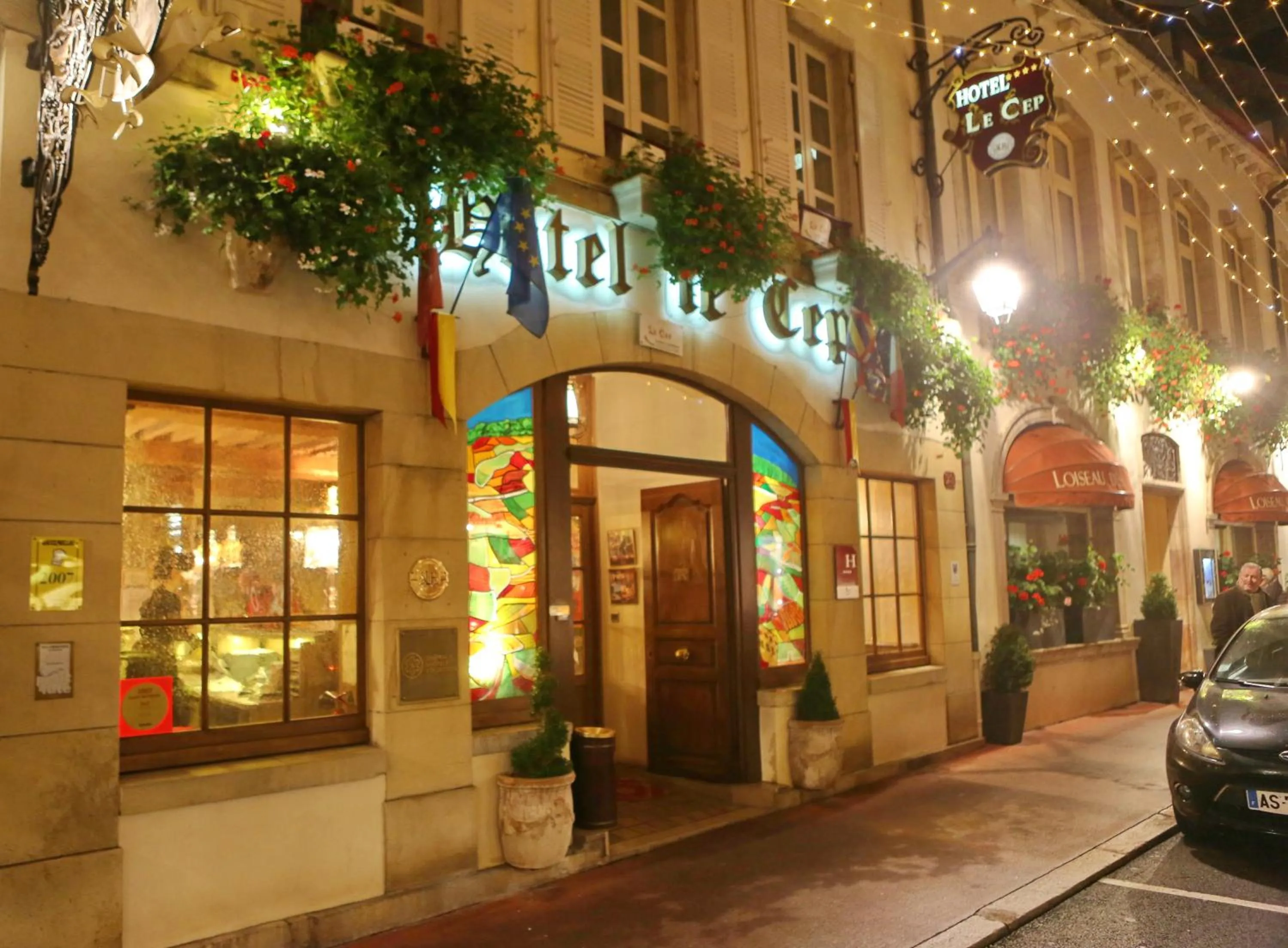 Facade/entrance in Hôtel Le Cep & Spa