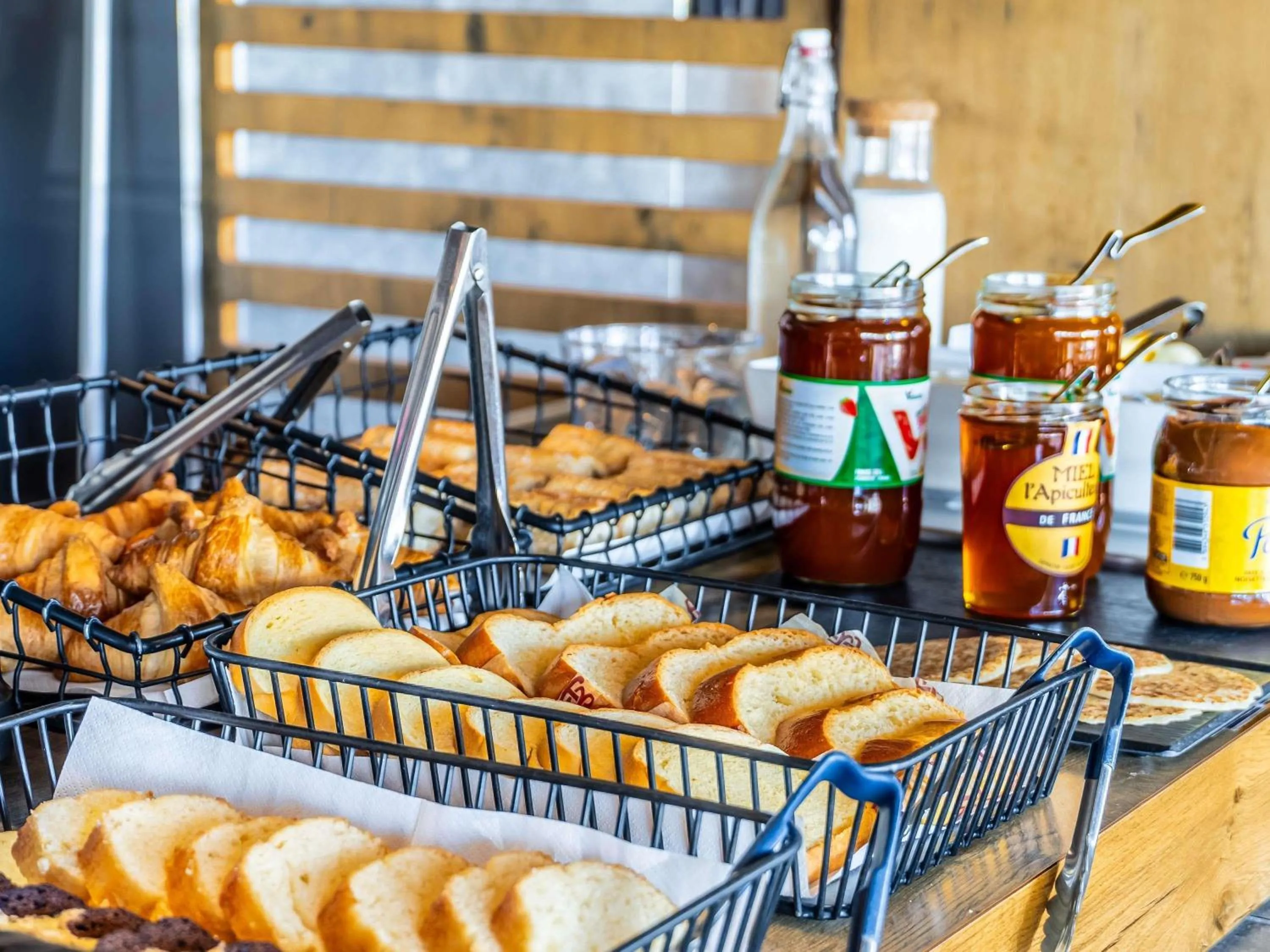 Breakfast in ibis budget La Roche Sur Yon Vendespace