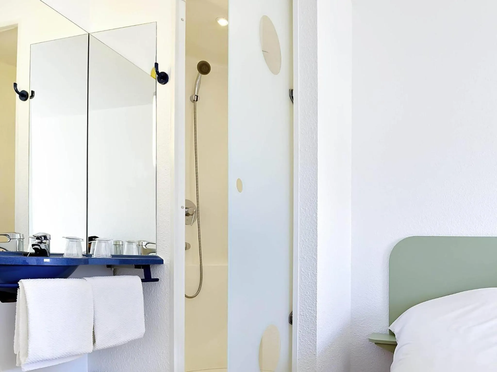 Bedroom, Bed in ibis budget La Roche Sur Yon Vendespace