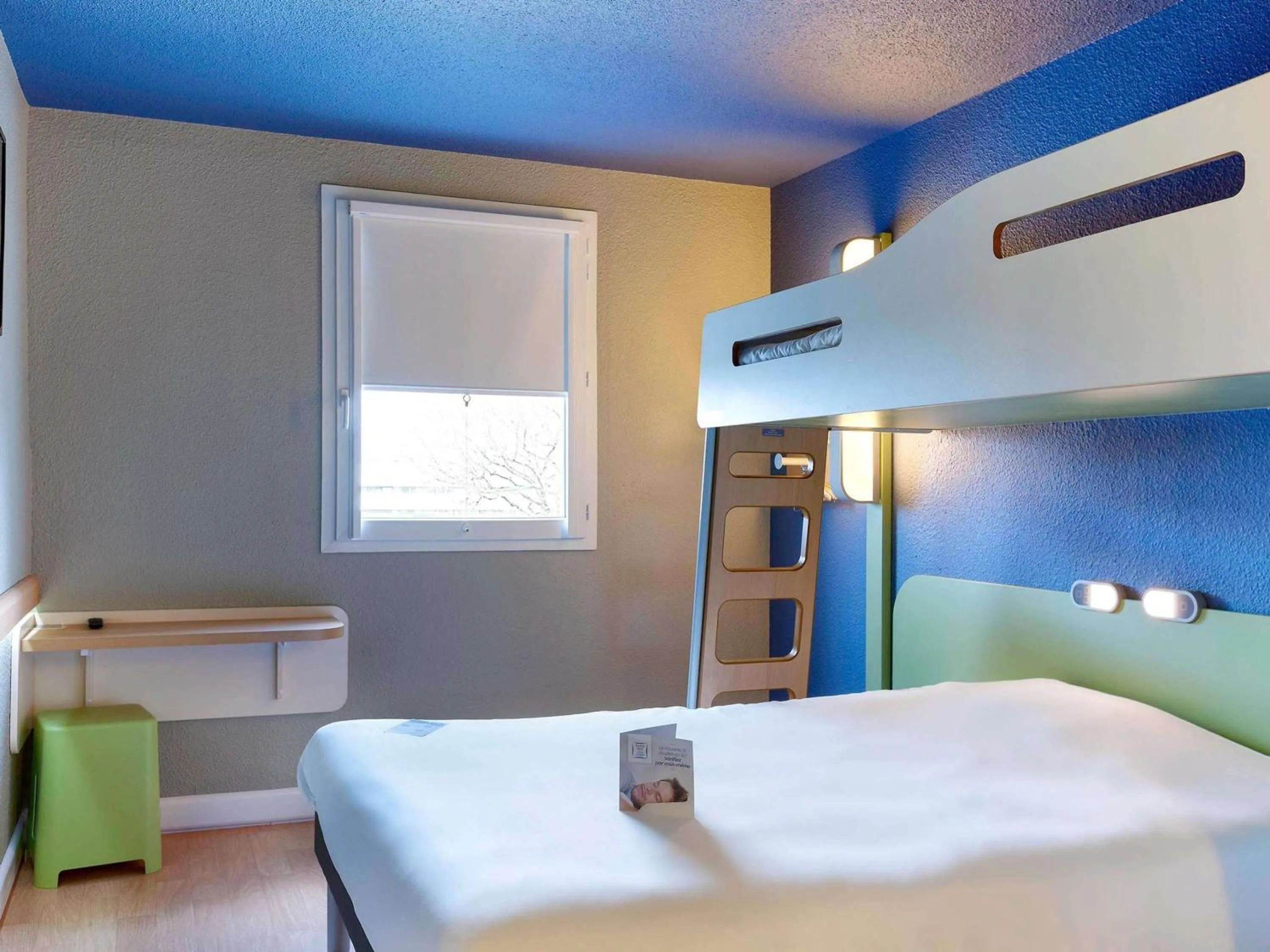 Bedroom, Bed in ibis budget La Roche Sur Yon Vendespace