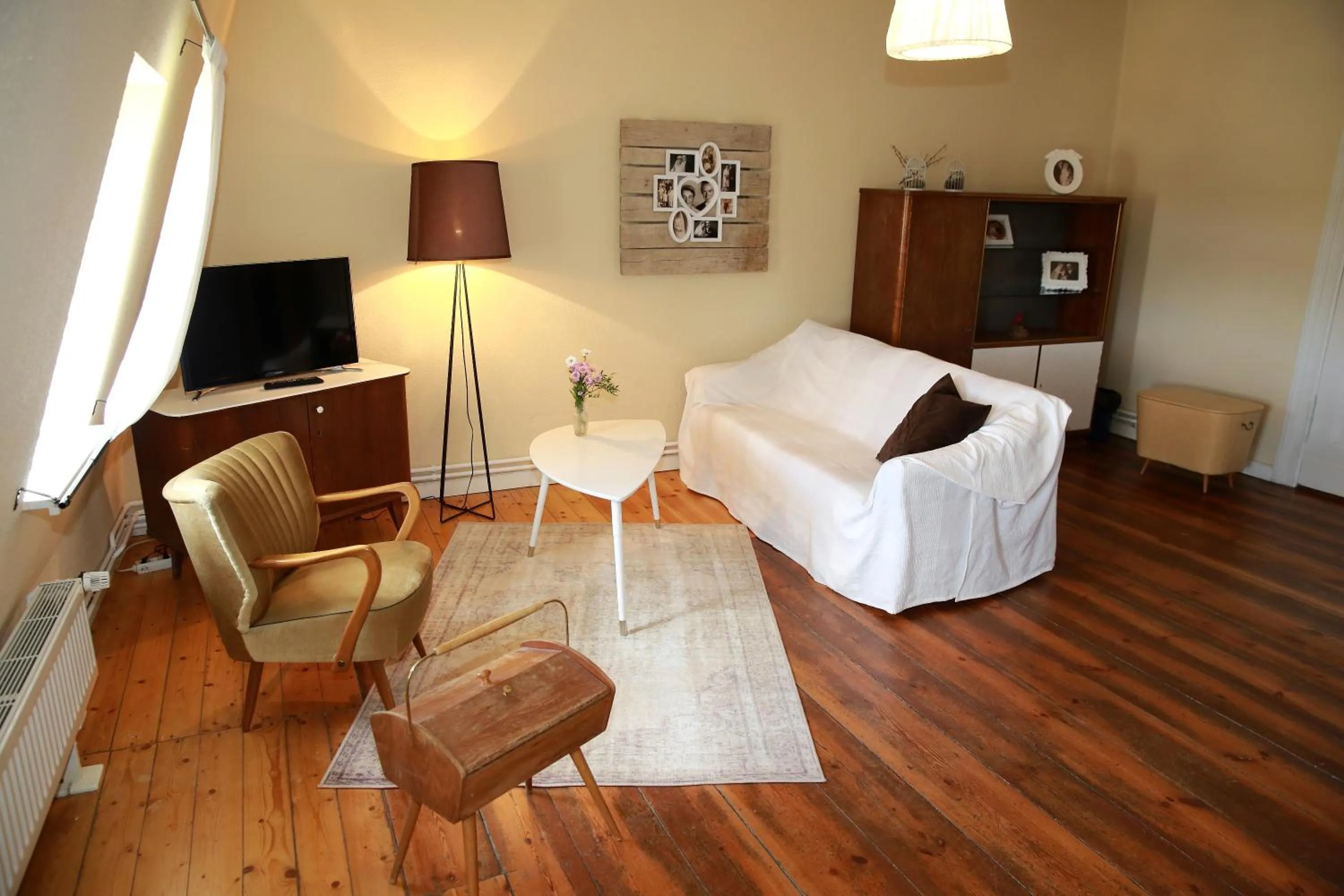 Photo of the whole room, Bed in Gut Boltenhof