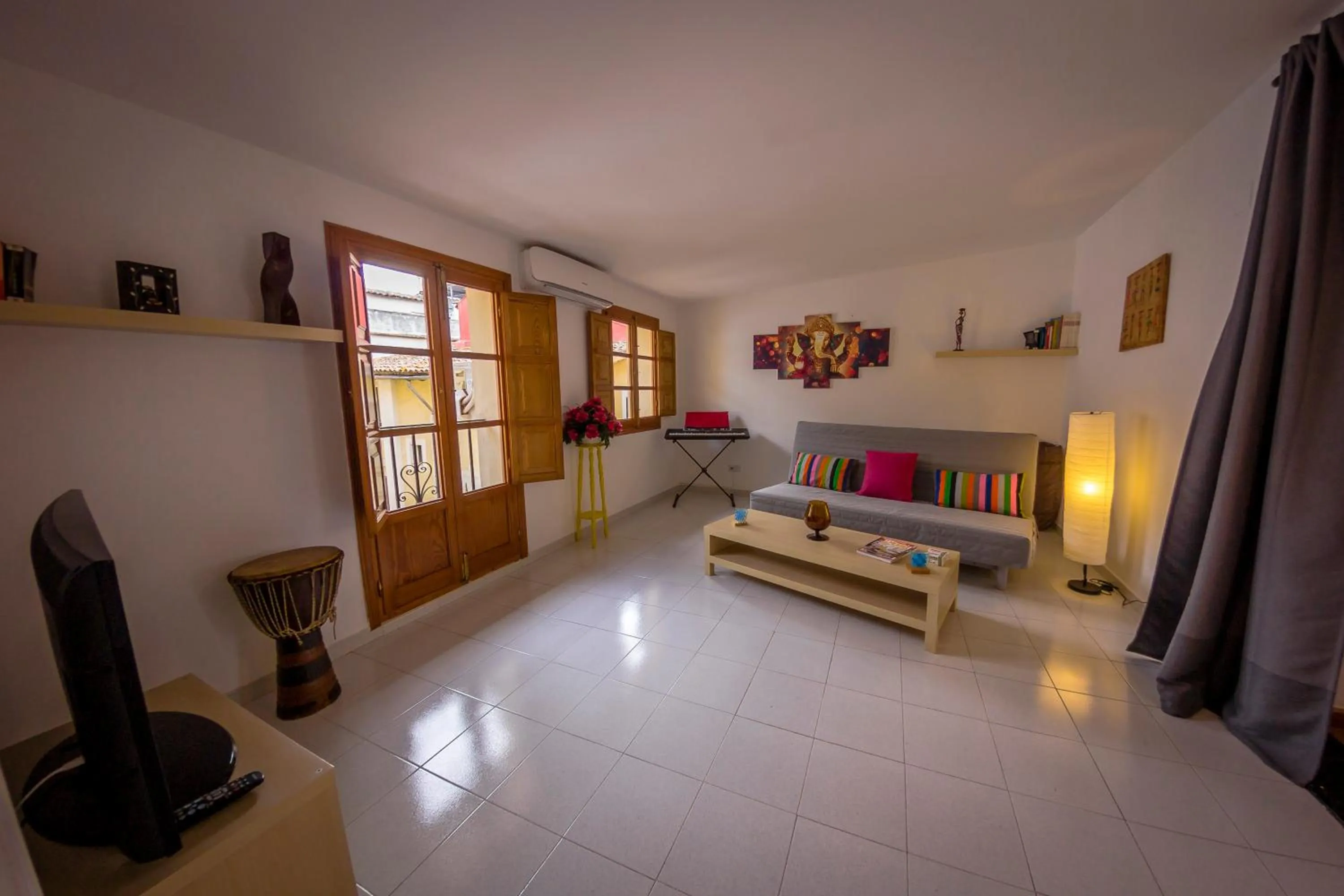 Communal lounge/ TV room, Bed in Casa Camino al Castillo