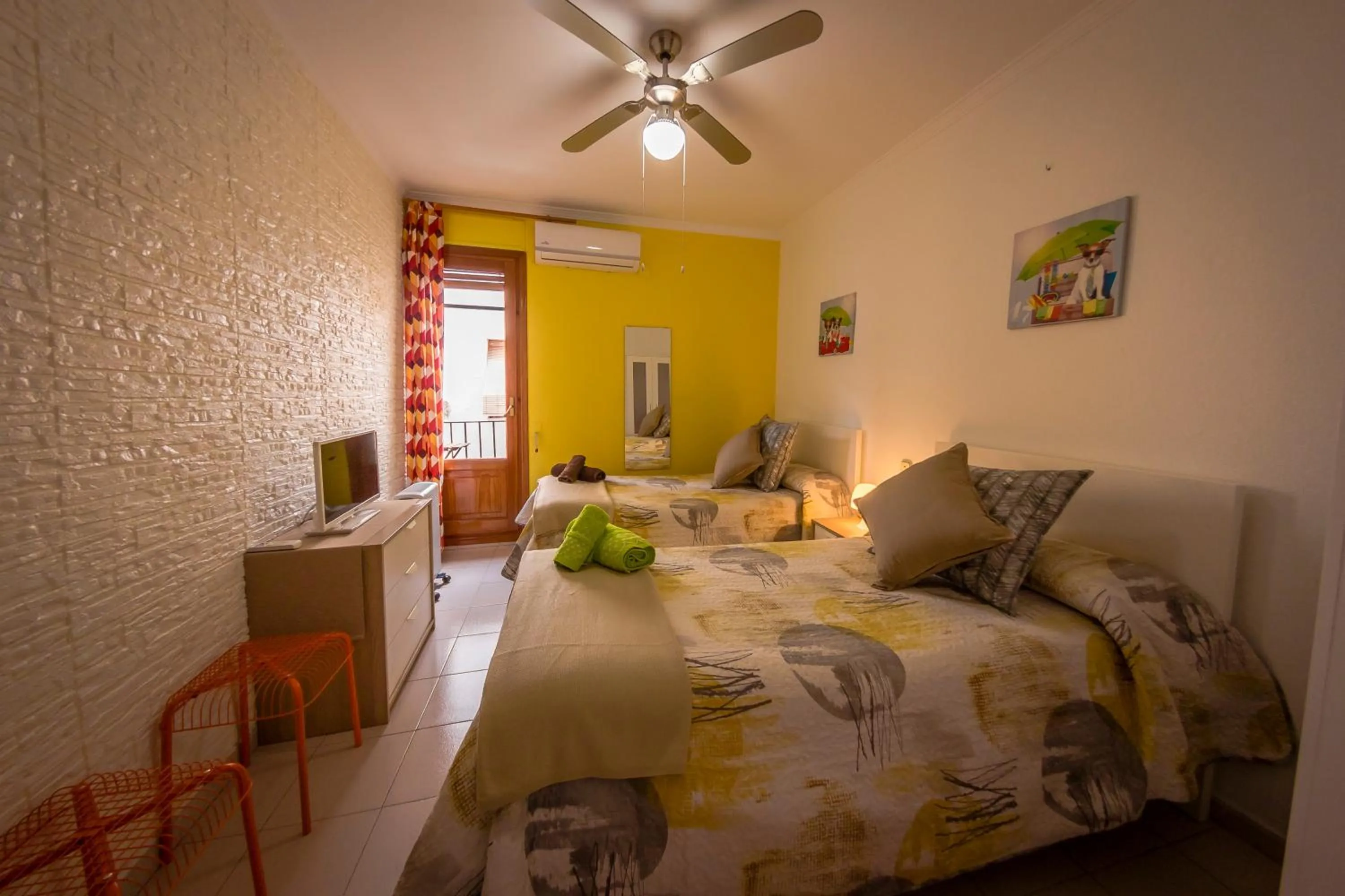 Photo of the whole room, Bed in Casa Camino al Castillo