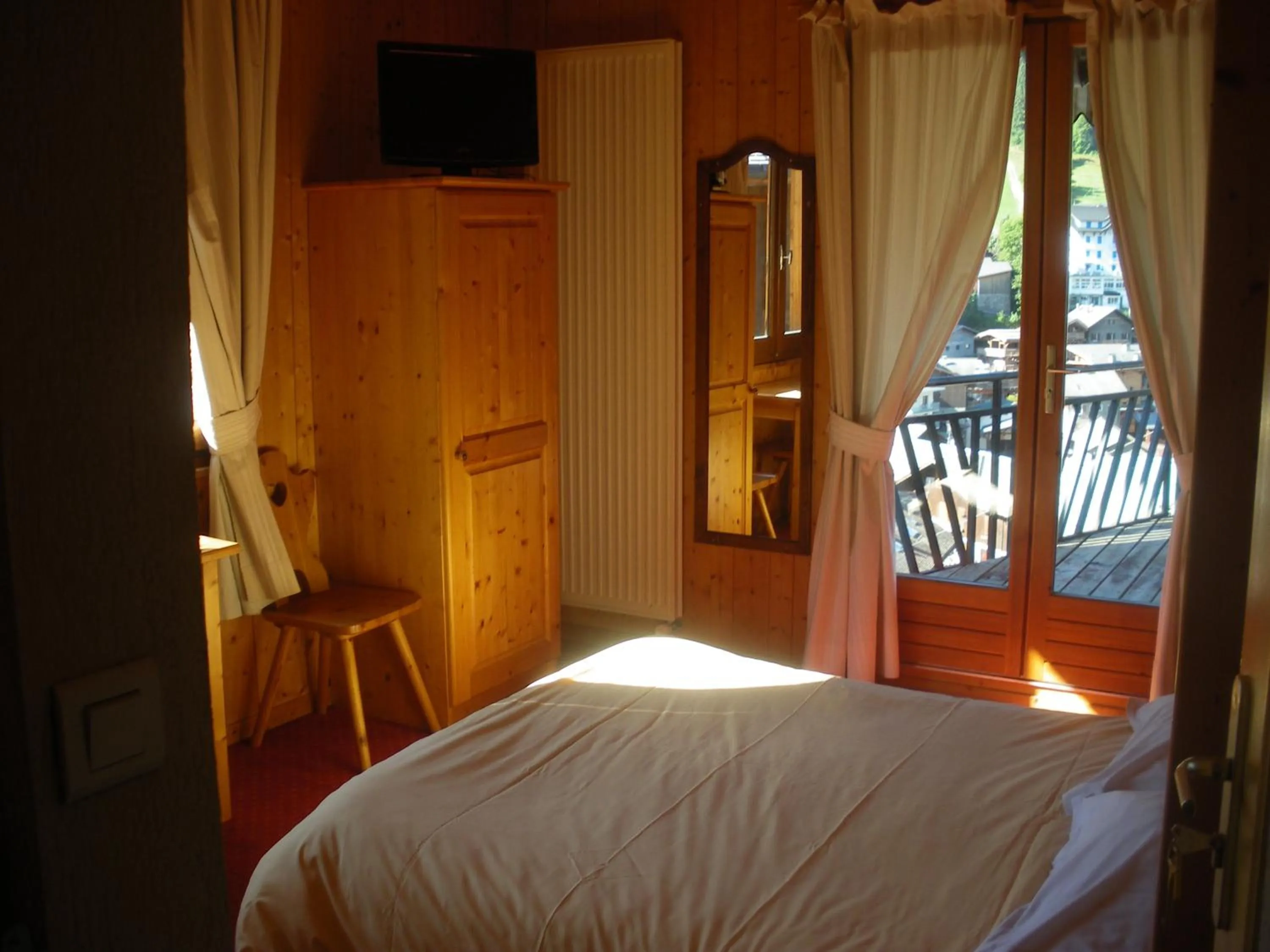 Bedroom, Bed in Hotel Le Grand Tetras