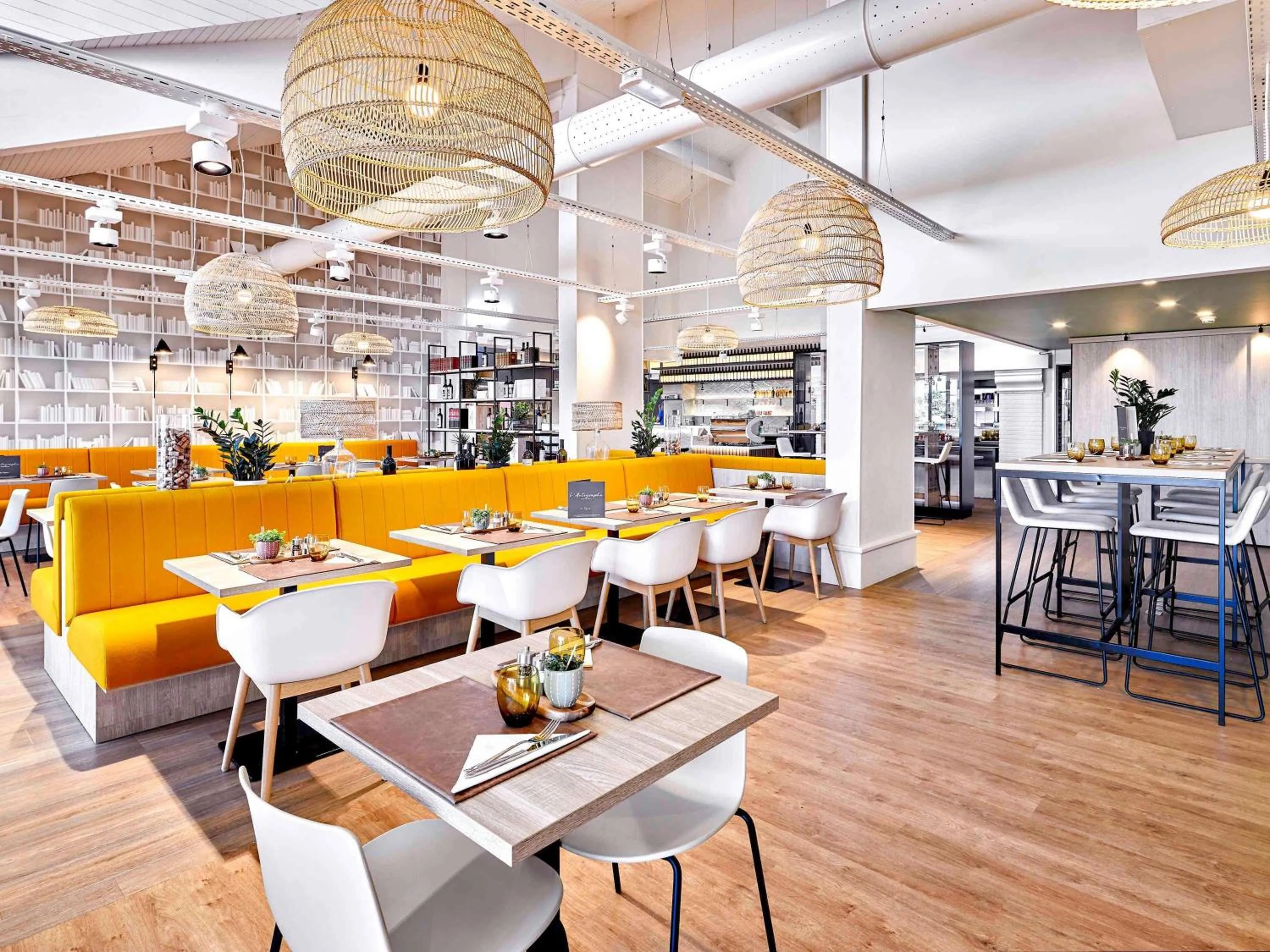 Restaurant/places to eat in ibis La Roche Sur Yon Vendespace