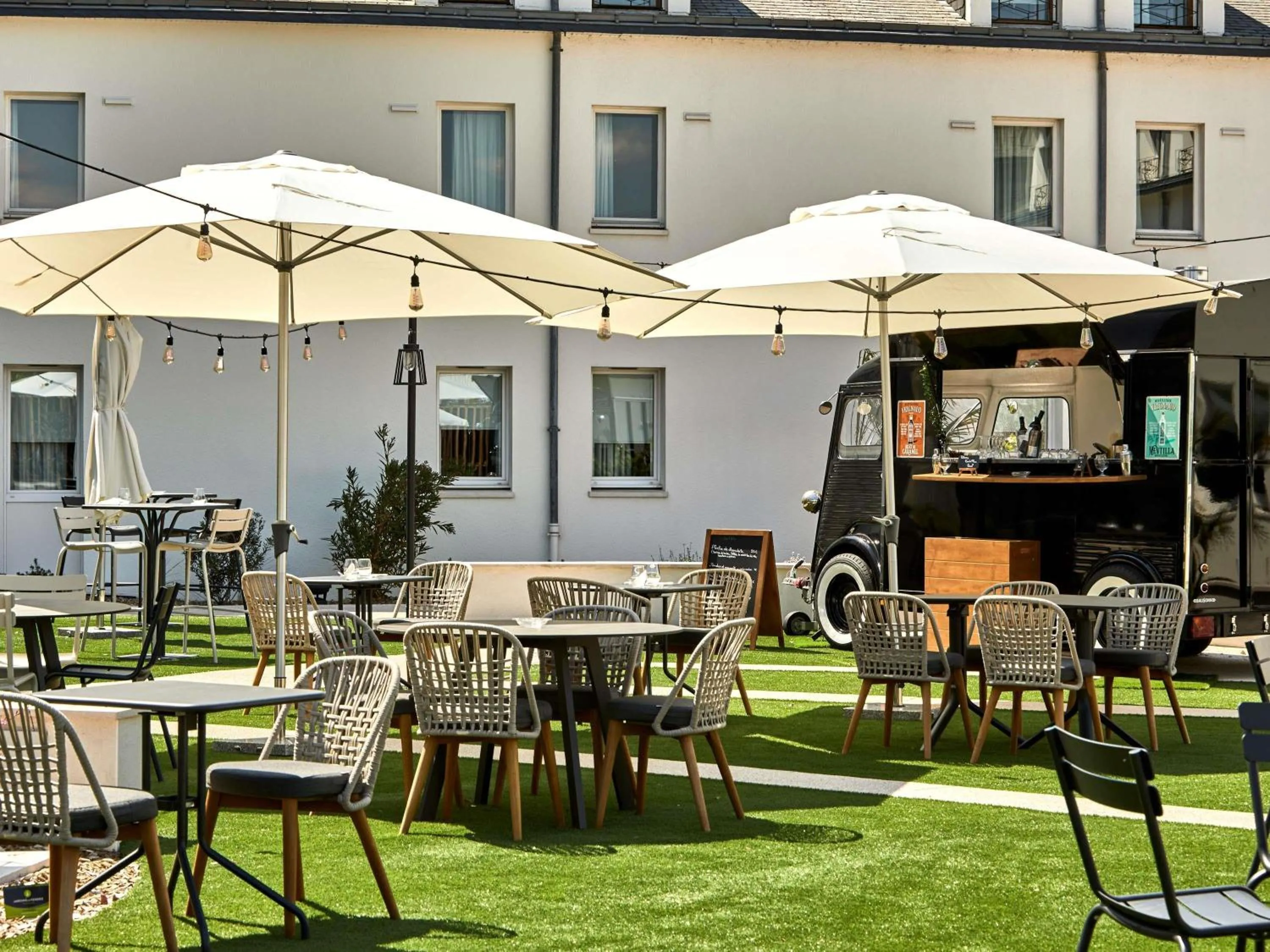 Restaurant/places to eat in ibis La Roche Sur Yon Vendespace