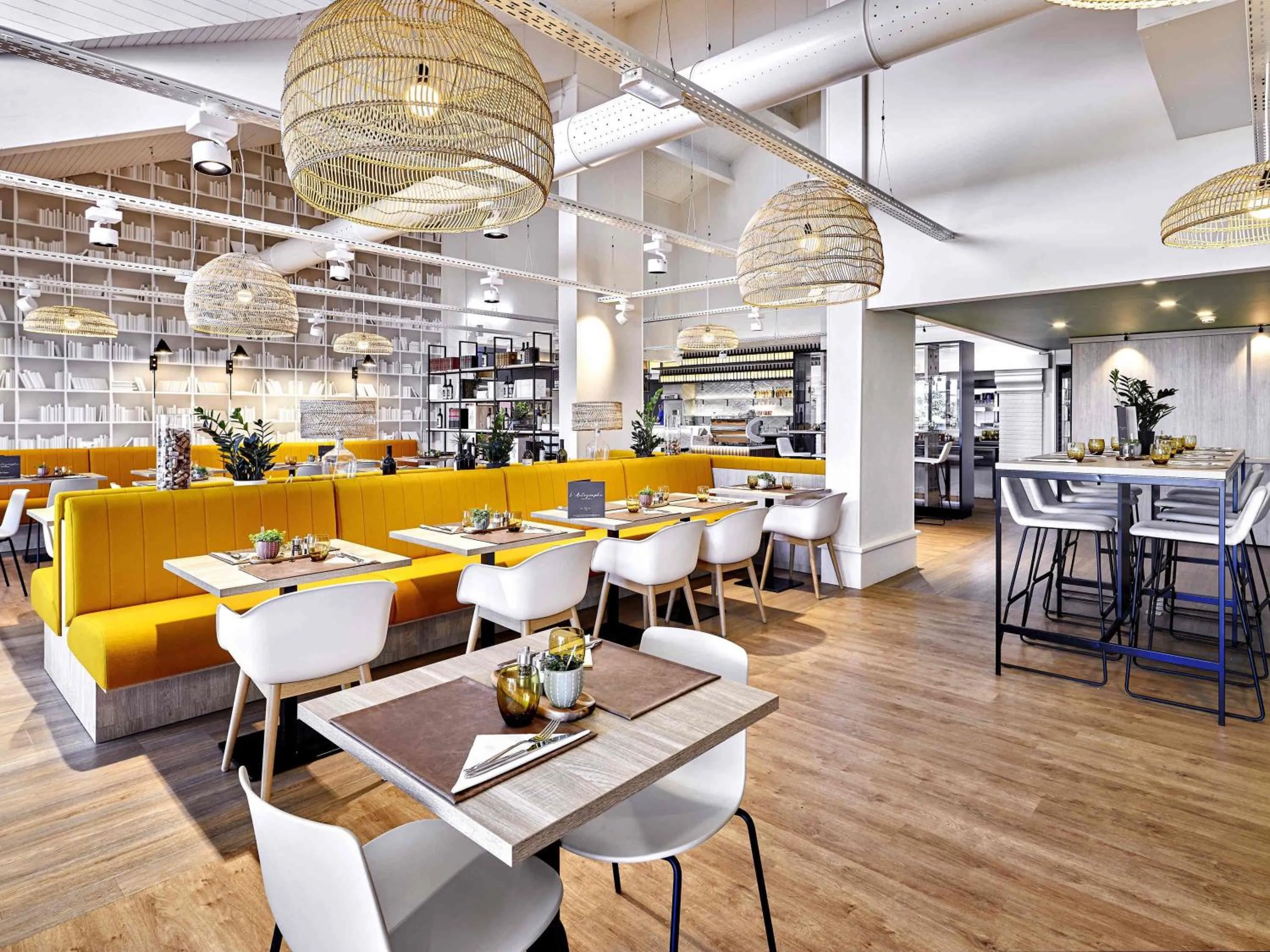 Restaurant/places to eat in ibis La Roche Sur Yon Vendespace