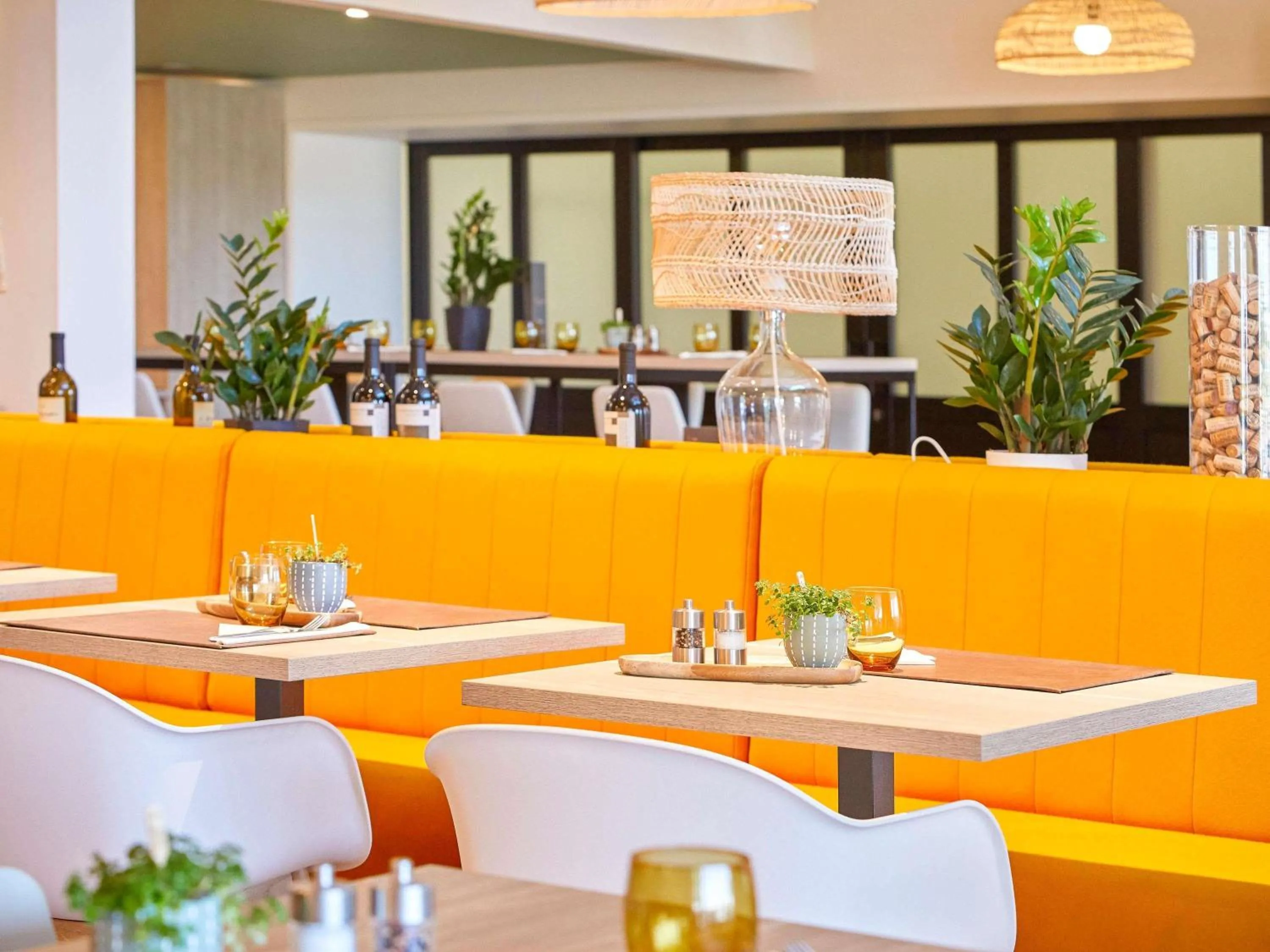 Restaurant/places to eat in ibis La Roche Sur Yon Vendespace