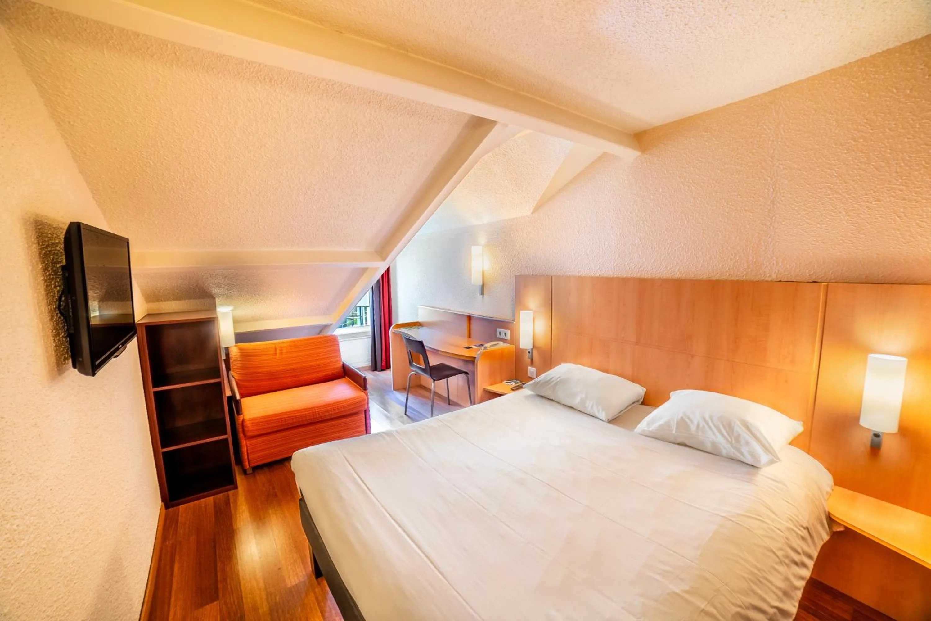 Bed in ibis La Roche Sur Yon Vendespace