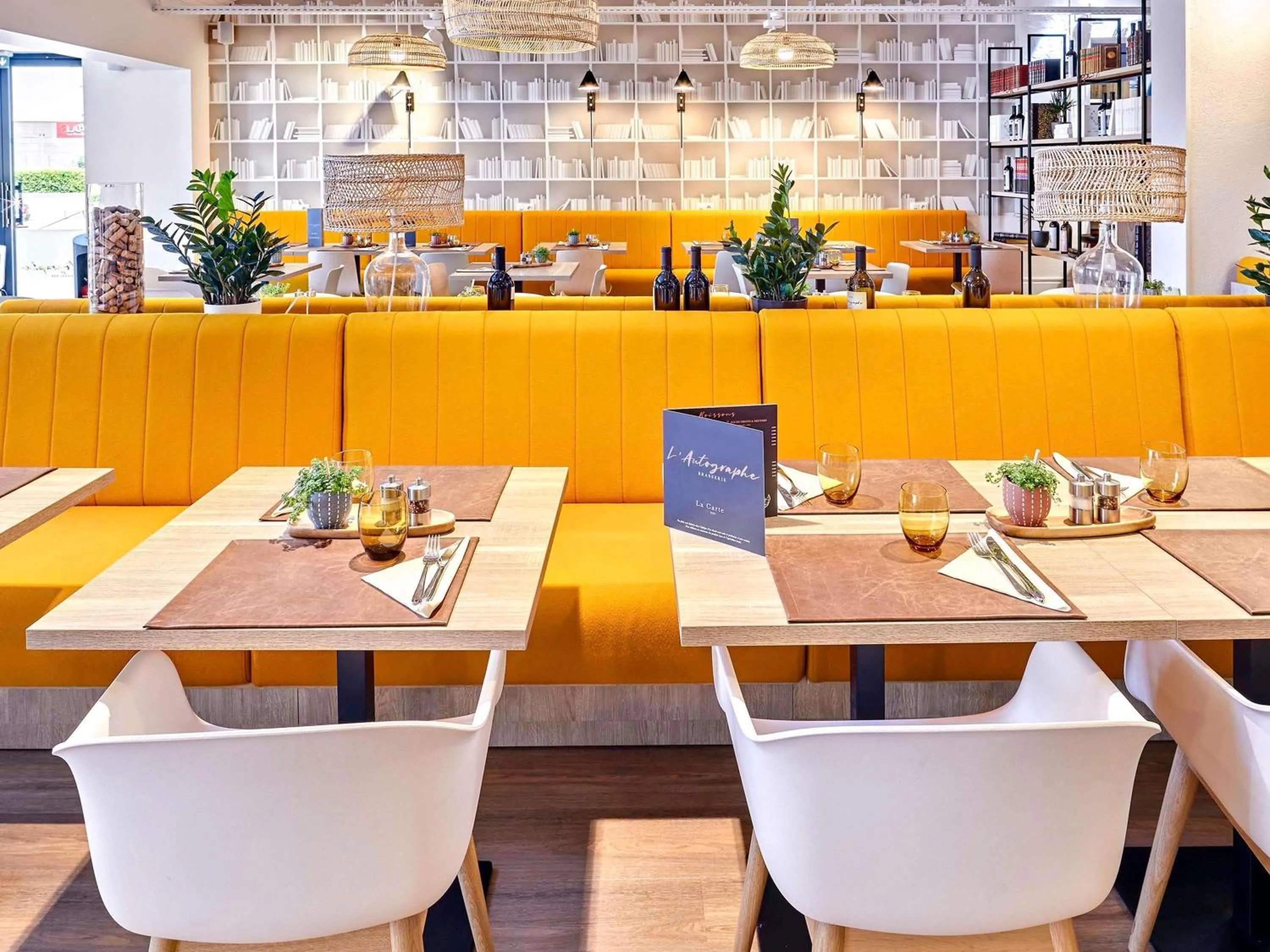 Restaurant/places to eat in ibis La Roche Sur Yon Vendespace