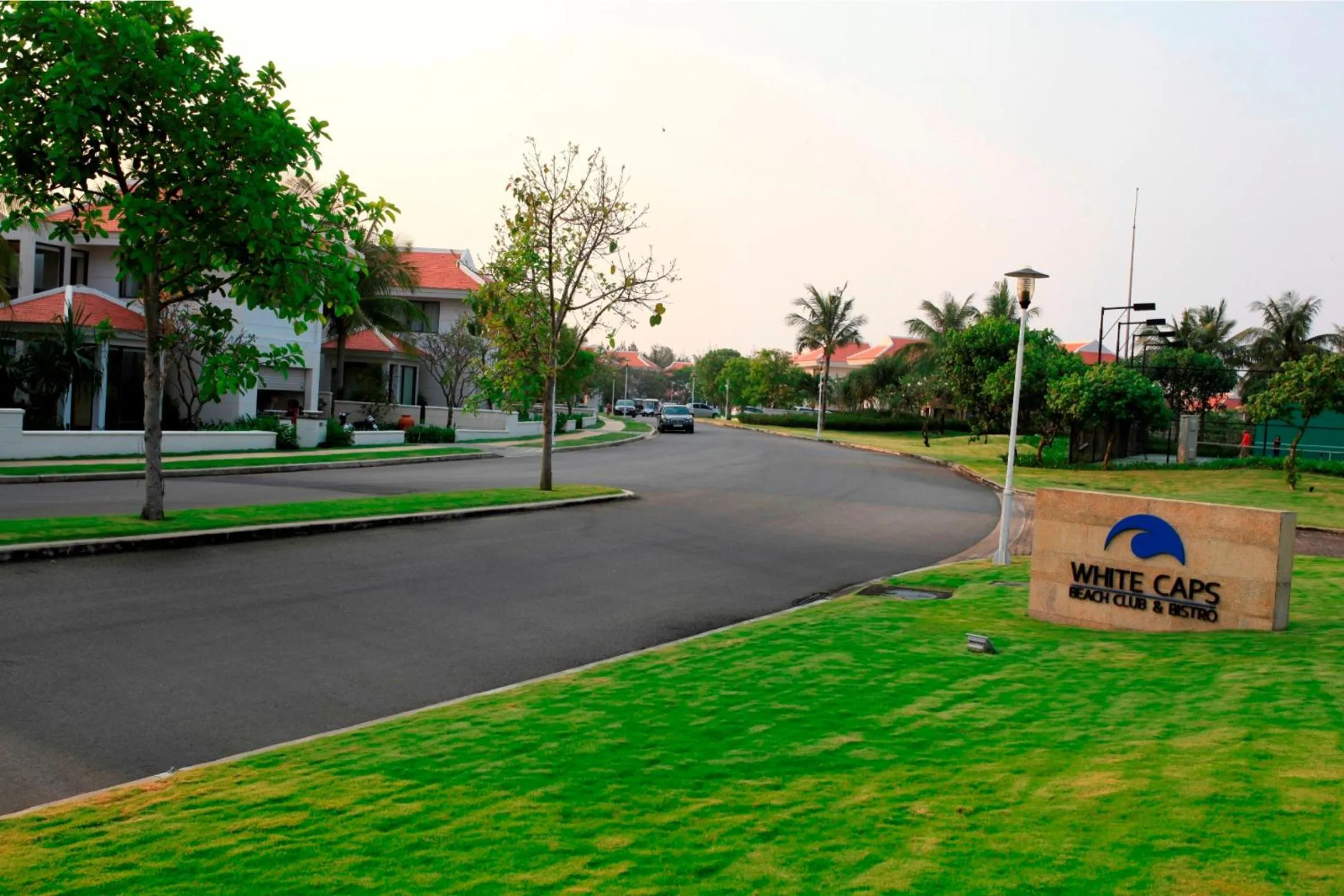 Restaurant/places to eat, Garden in The Yacht Villa