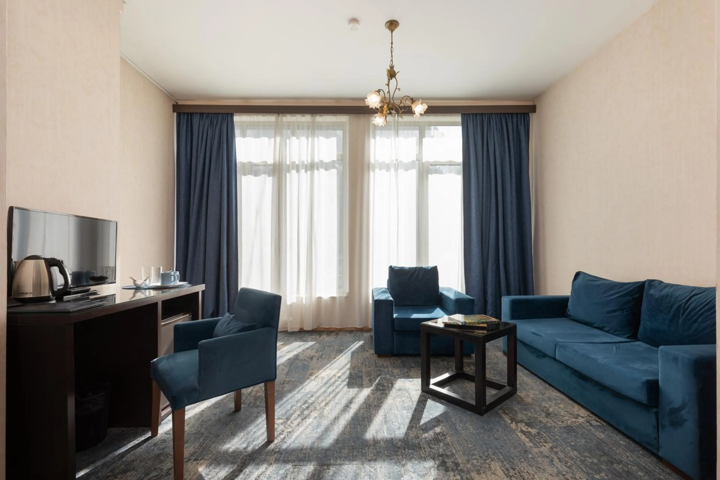 TV and multimedia in Hotel Bella Casa