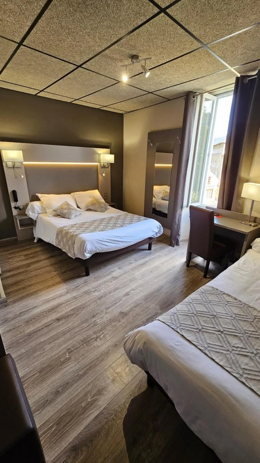 Photo of the whole room, Bed in Logis Hotel Restaurant Family & Spa