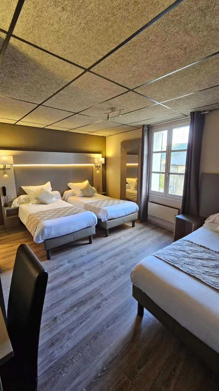 Photo of the whole room, Bed in Logis Hotel Restaurant Family & Spa