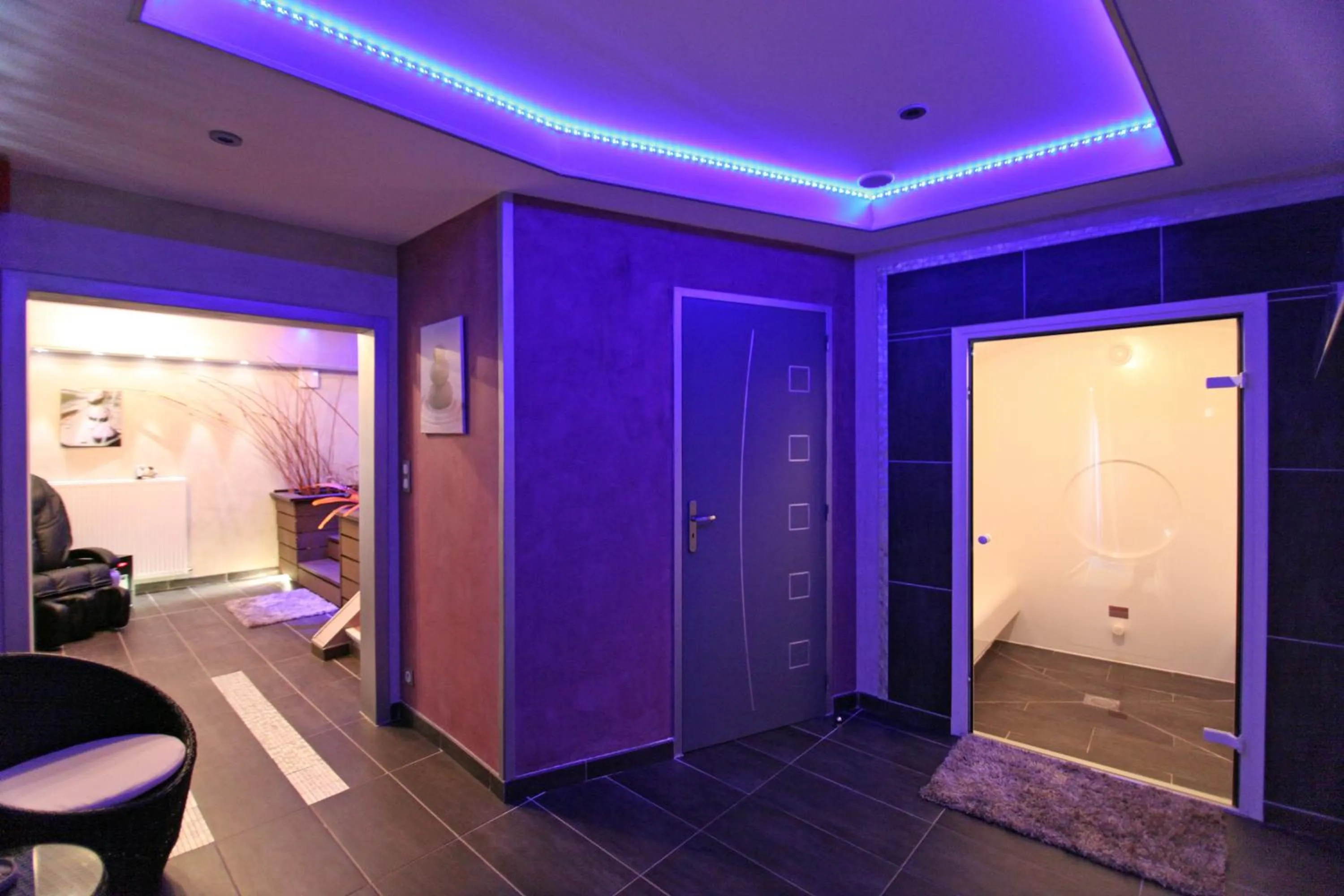 Steam room in Logis Hotel Restaurant Family & Spa
