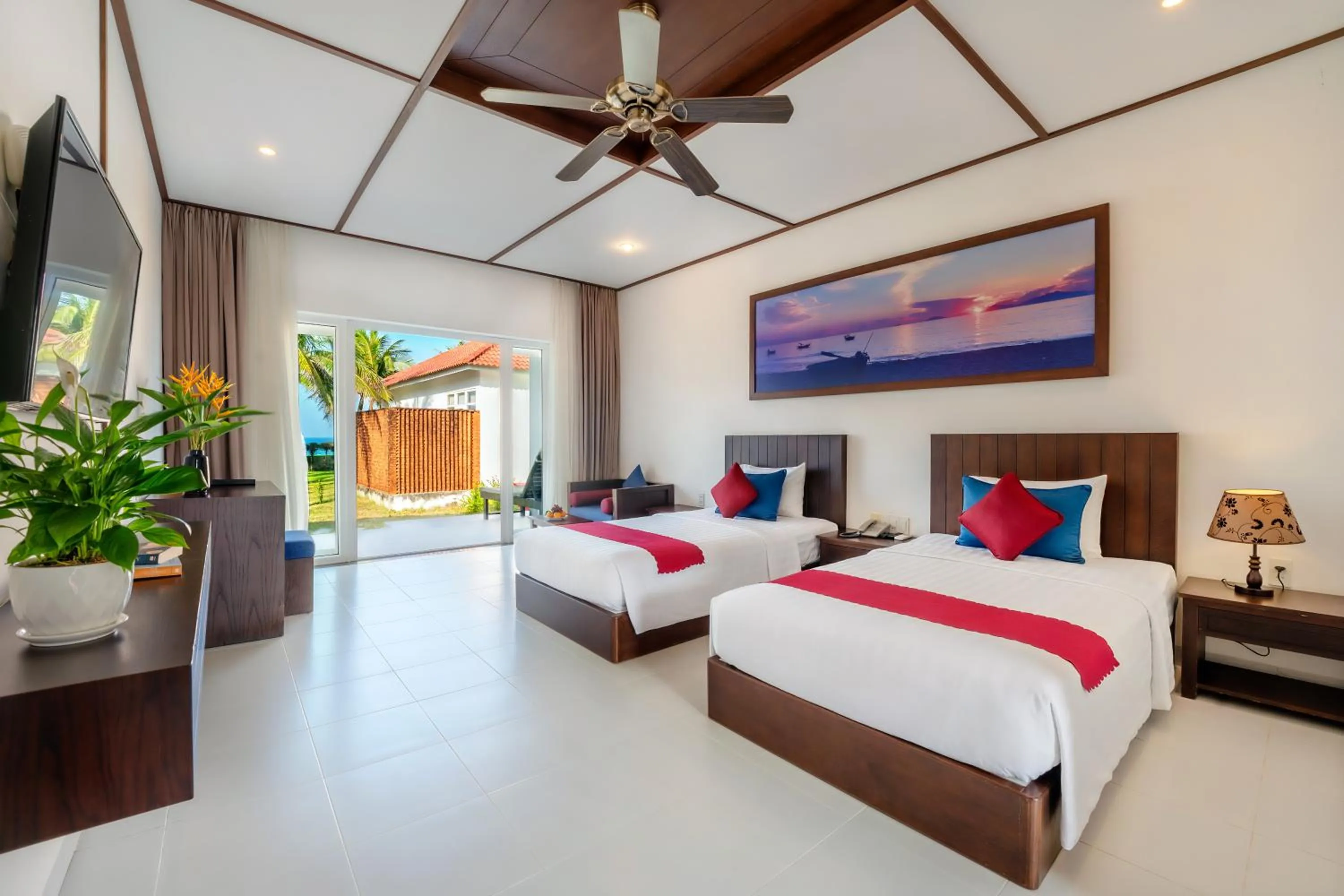 Breakfast, Bed in Tam Thanh Beach Resort & Spa