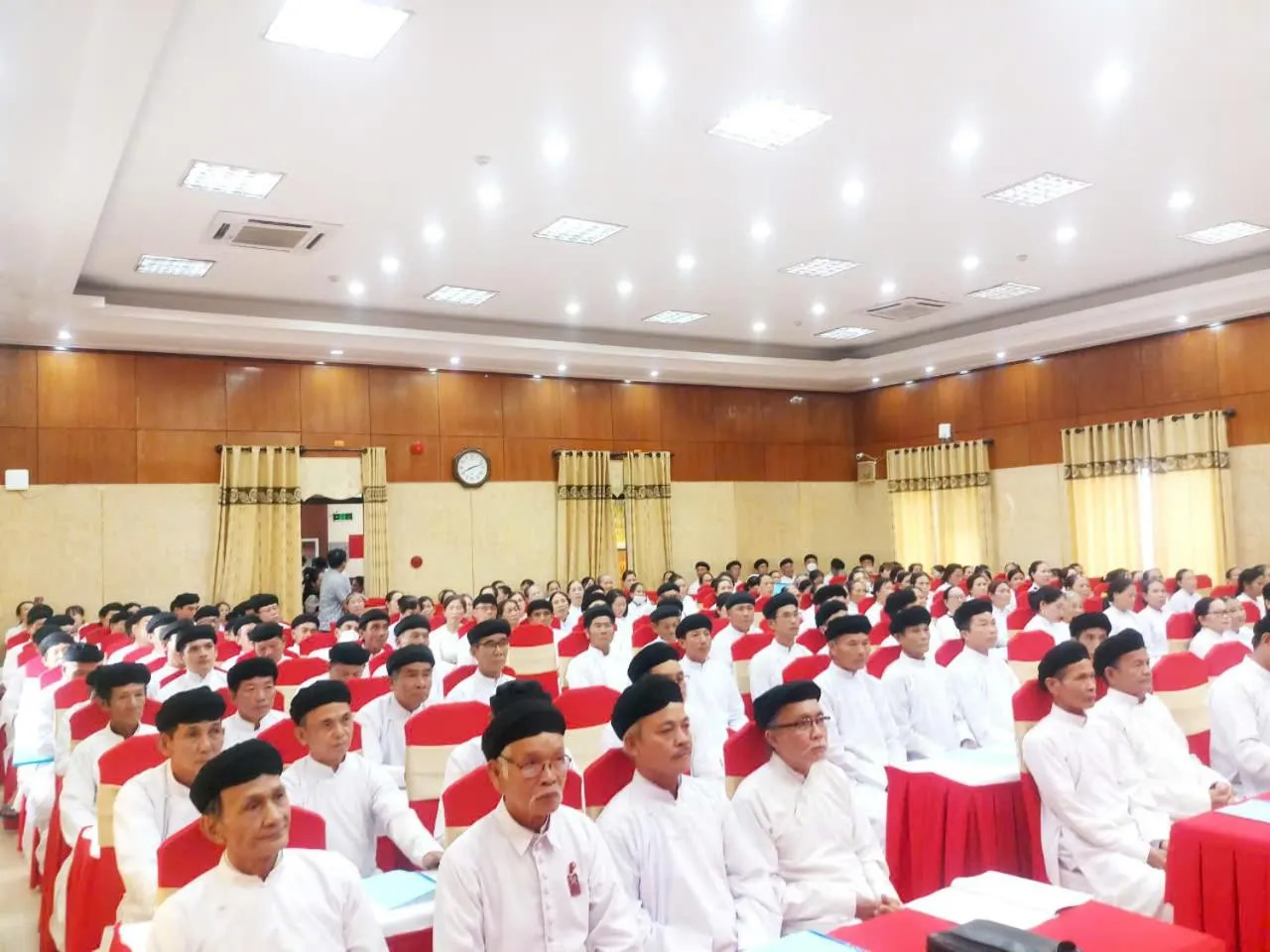 People in Khách Sạn Hùng Vương Quảng Ngãi