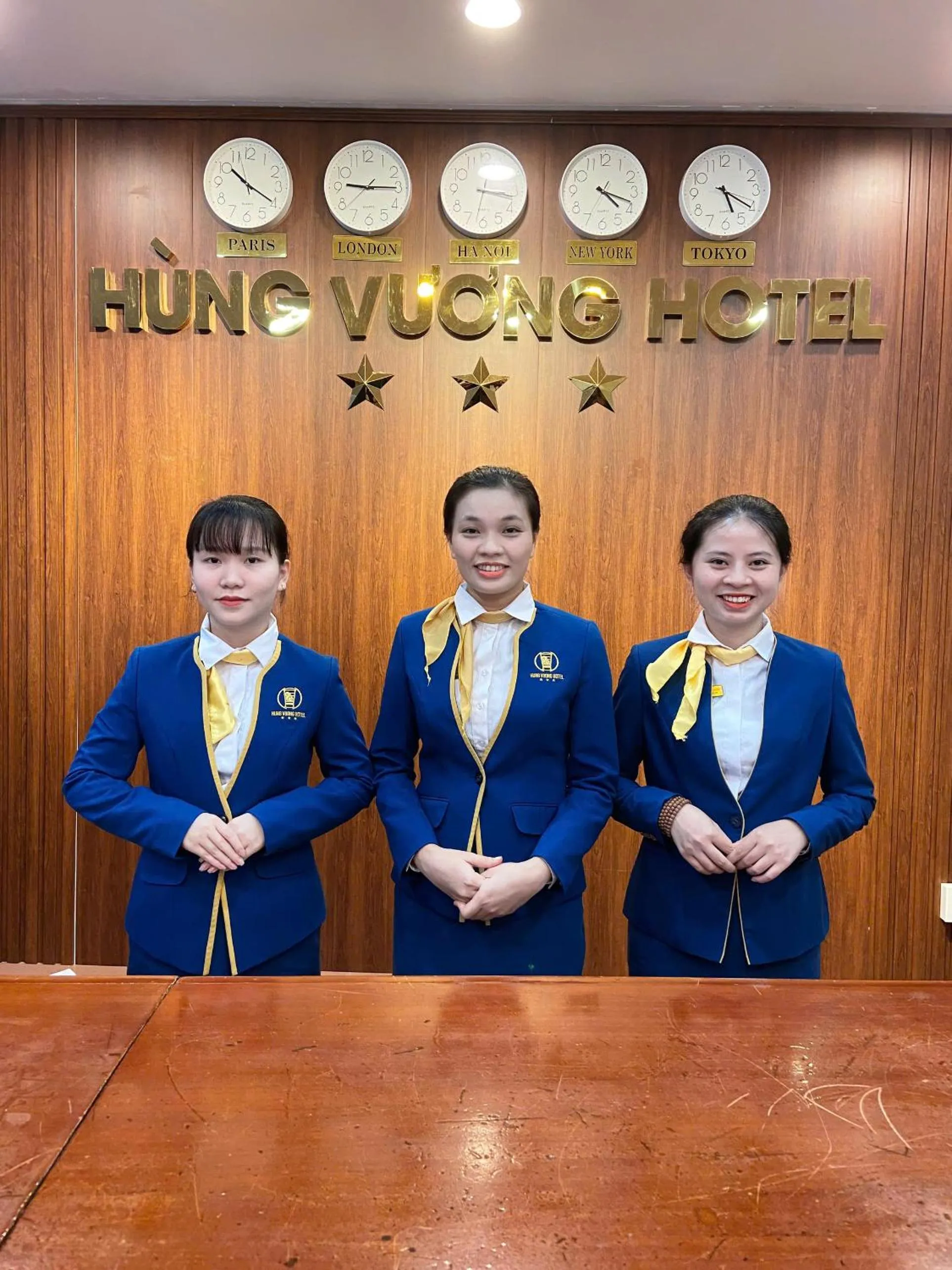 Staff in Khách Sạn Hùng Vương Quảng Ngãi