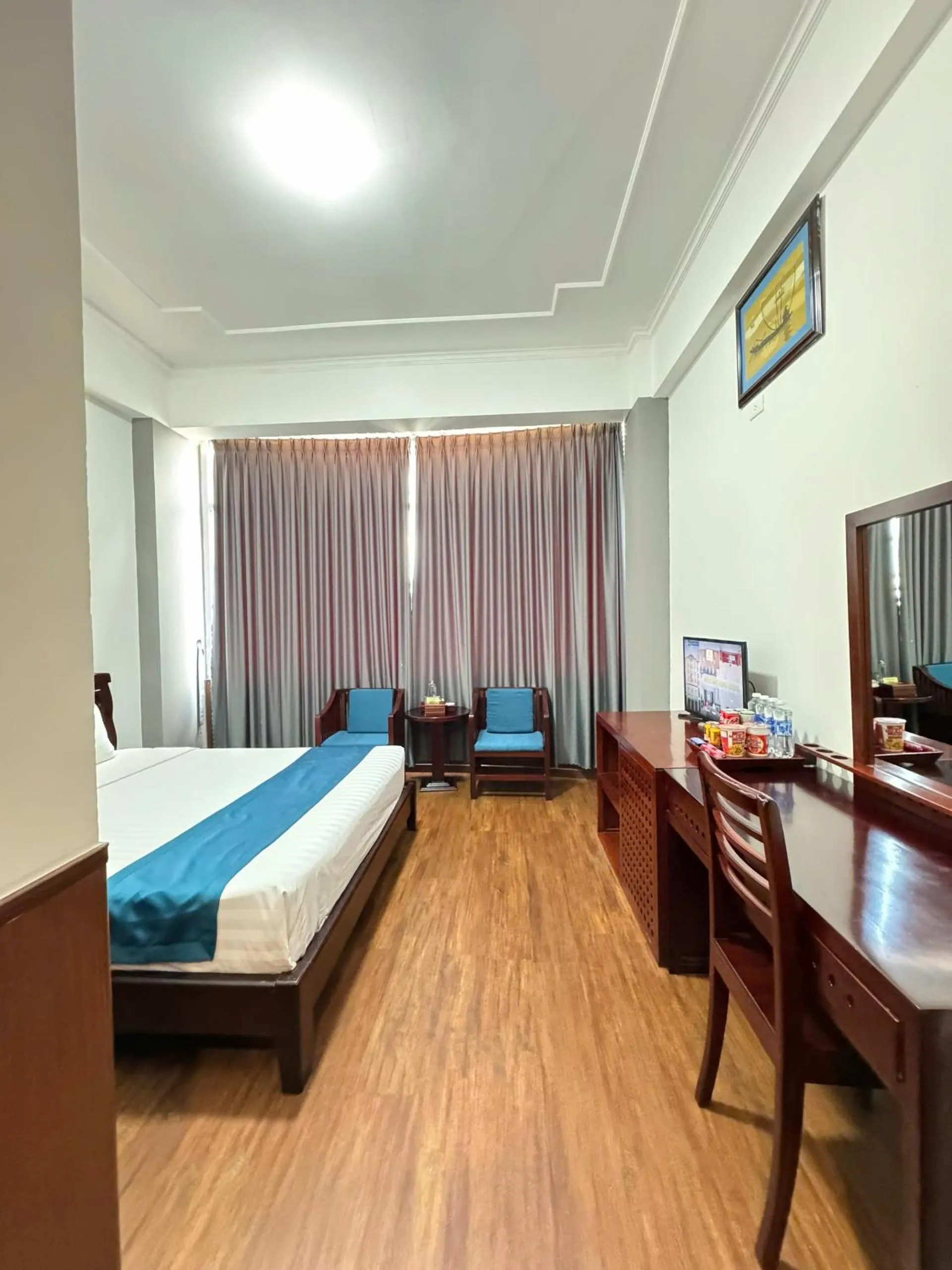 Bedroom, Bed in Khách Sạn Hùng Vương Quảng Ngãi