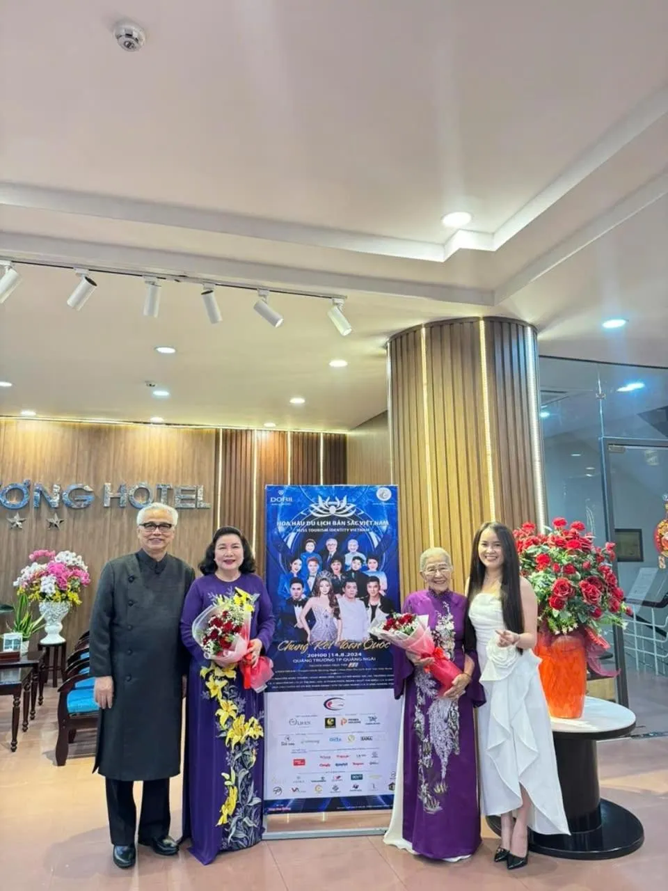 Communal lounge/ TV room in Khách Sạn Hùng Vương Quảng Ngãi