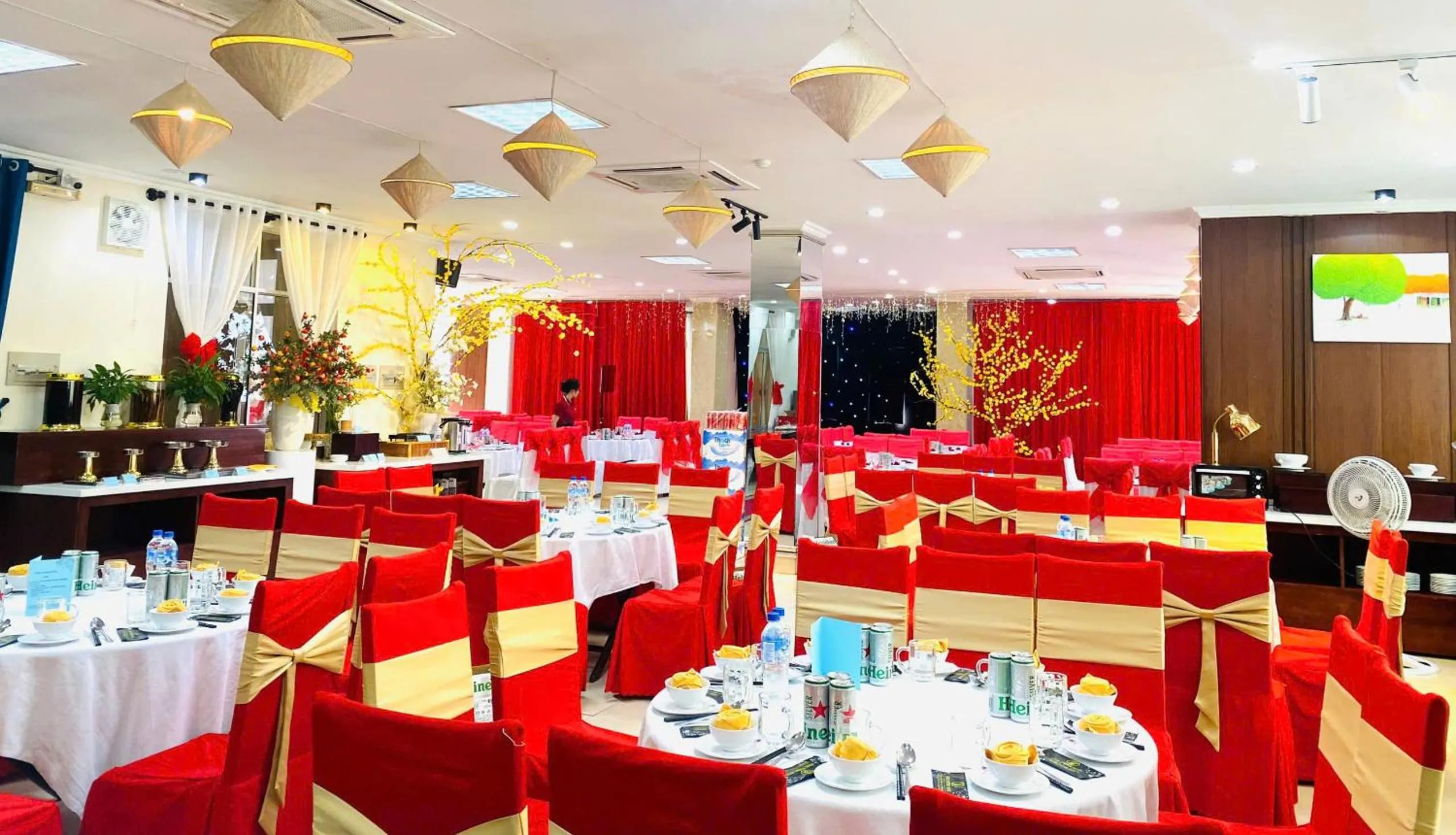 Restaurant/places to eat in Khách Sạn Hùng Vương Quảng Ngãi