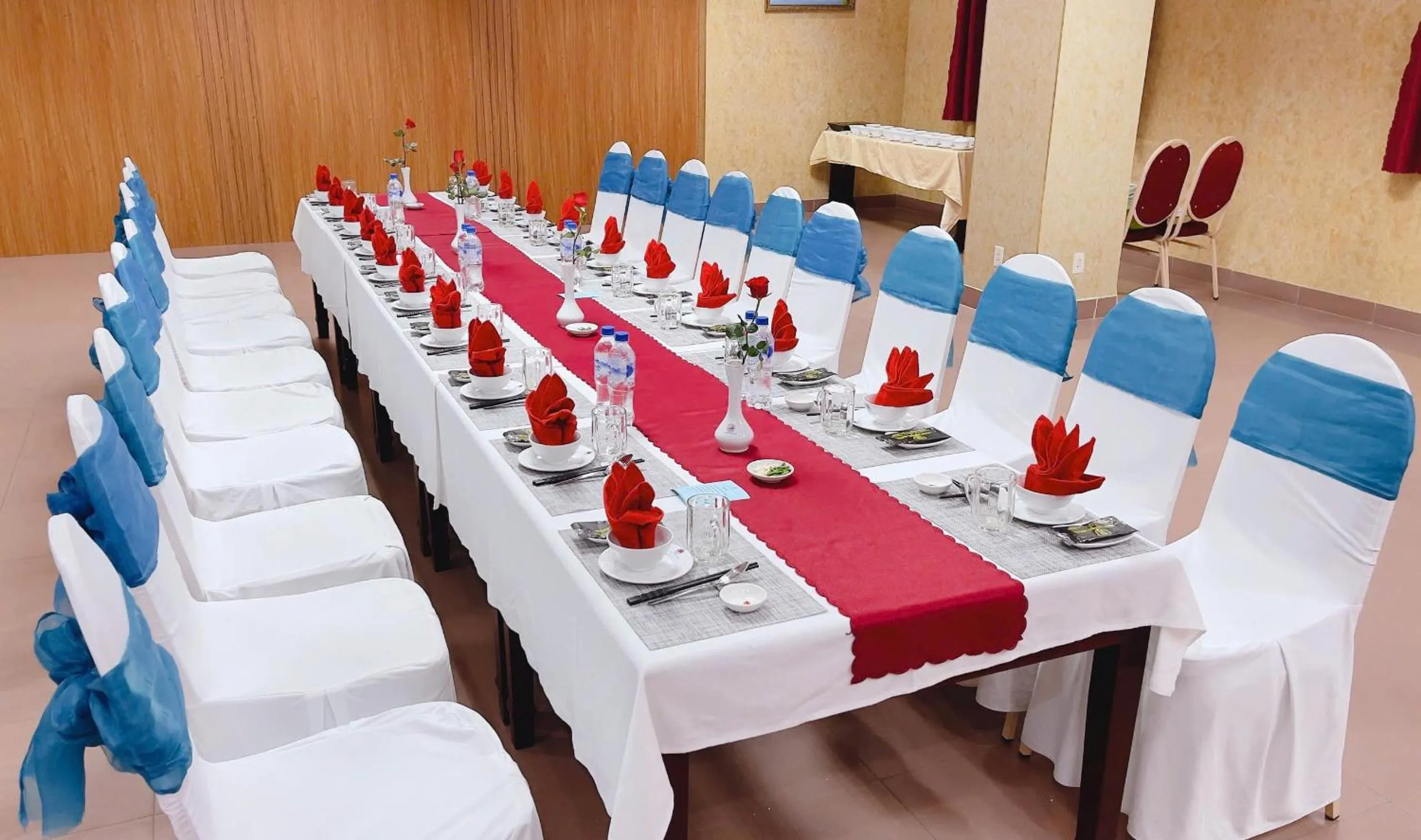 Restaurant/places to eat in Khách Sạn Hùng Vương Quảng Ngãi