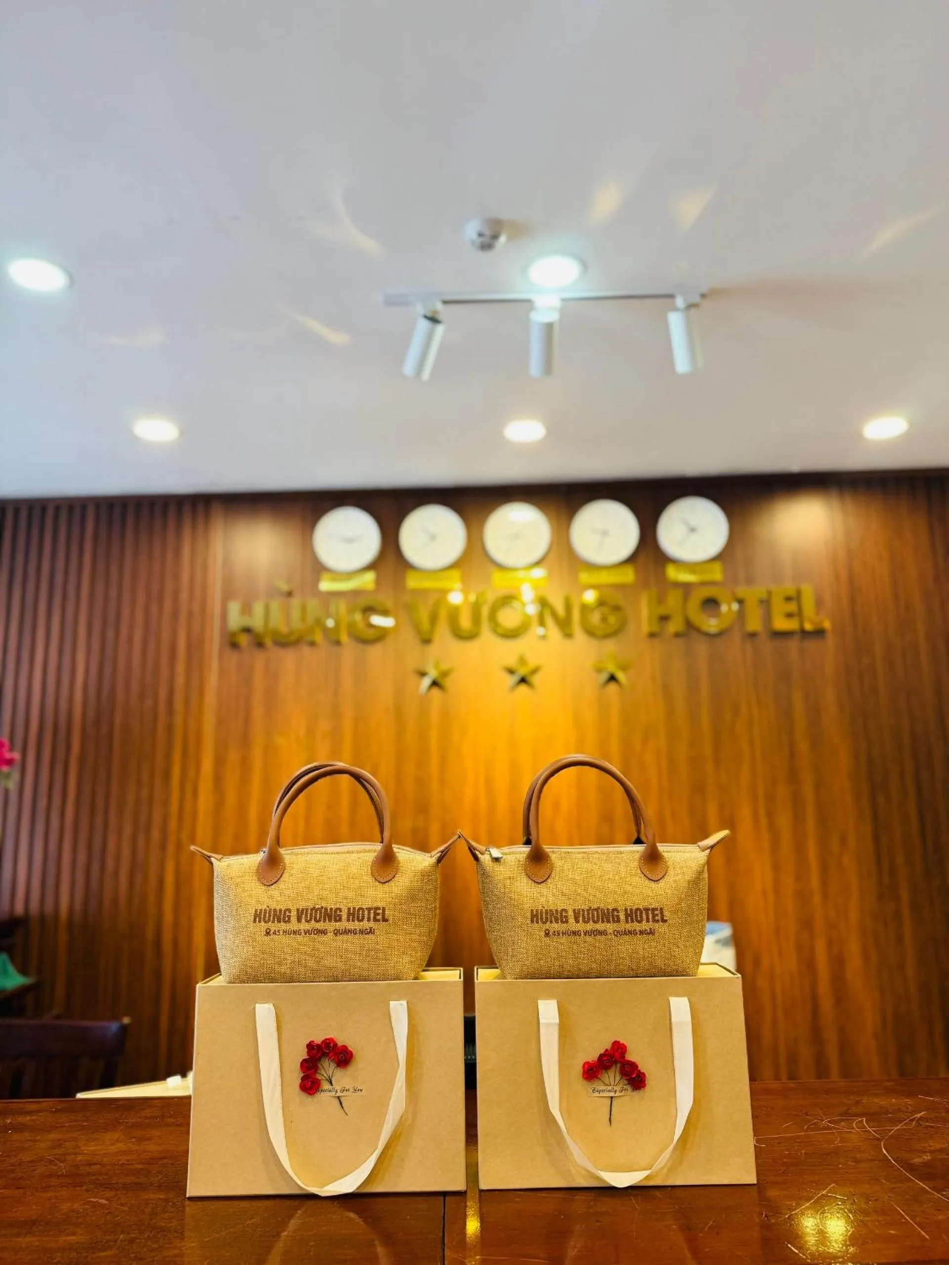 Communal lounge/ TV room in Khách Sạn Hùng Vương Quảng Ngãi