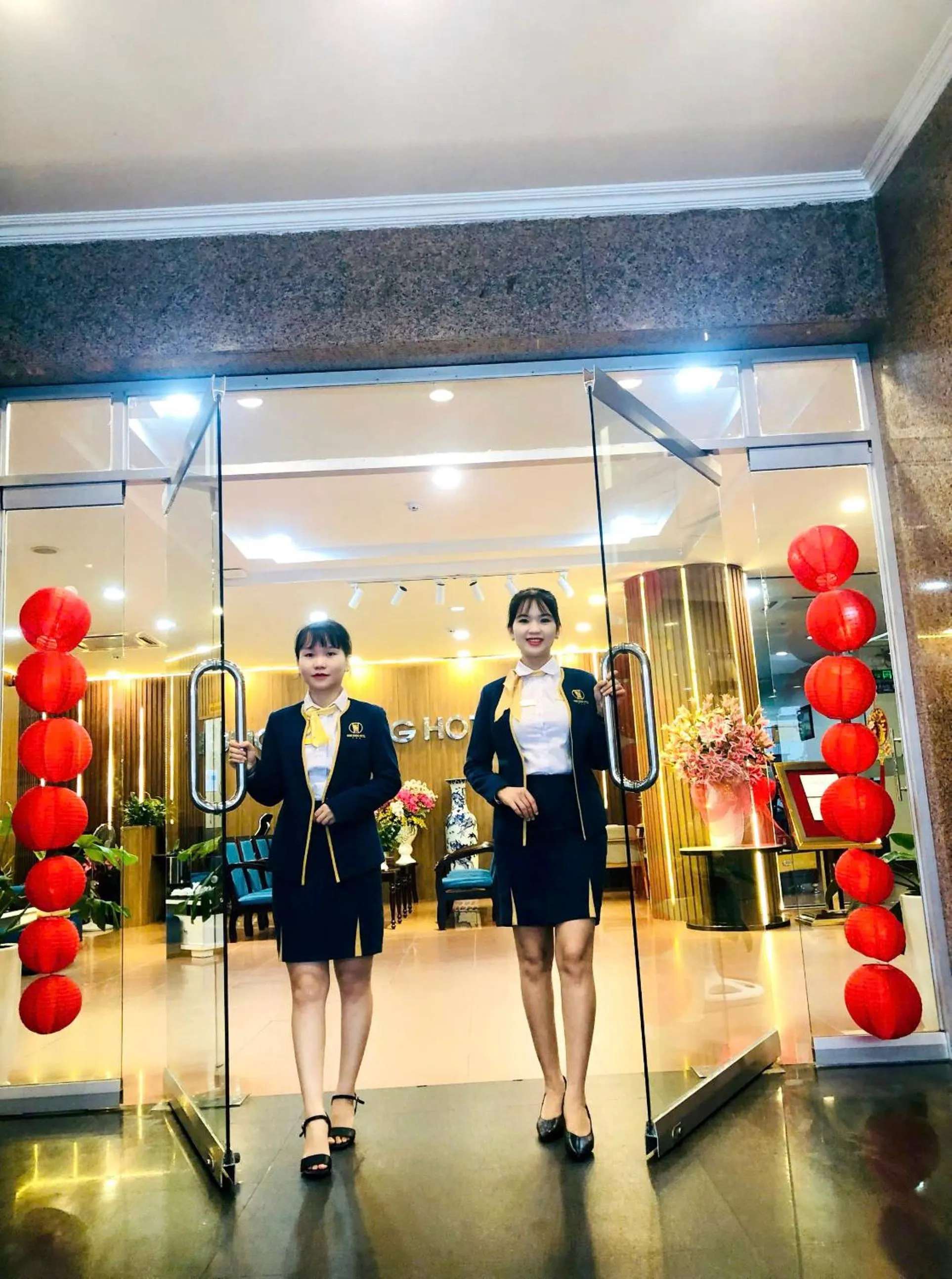 Staff in Khách Sạn Hùng Vương Quảng Ngãi